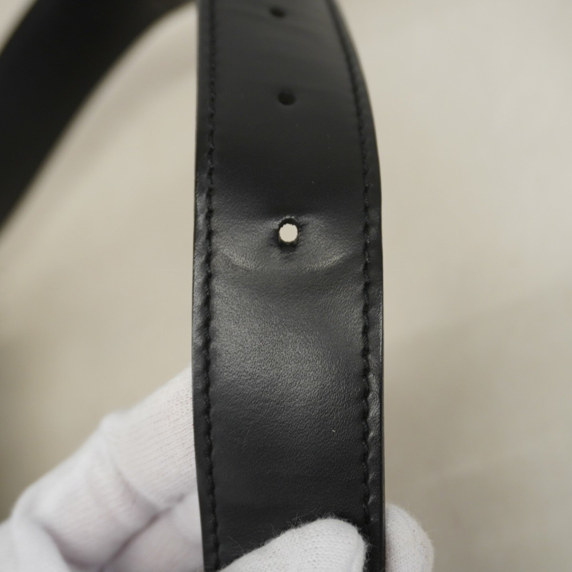 Louis Vuitton Noir Shoulder Bag (Pre-Owned)