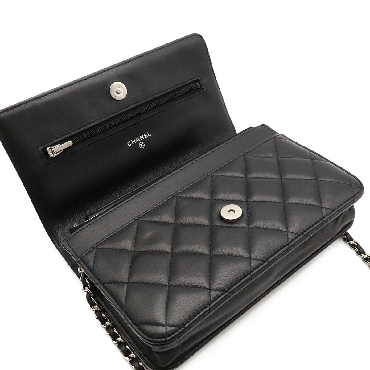 Chanel Matelasse Black Leather Pochette Shoulder Bag (Pre-Owned)