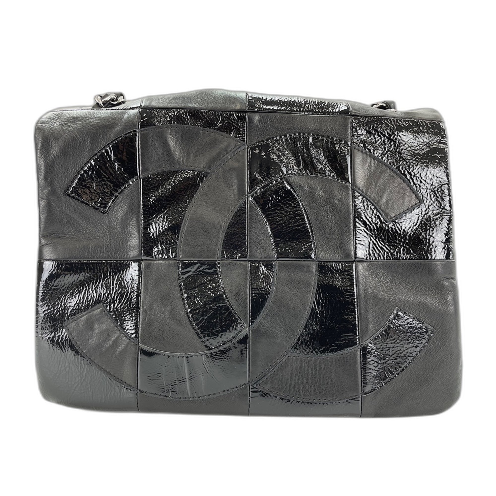 Chanel Black Leather Shoulder Bag (Pre-Owned)