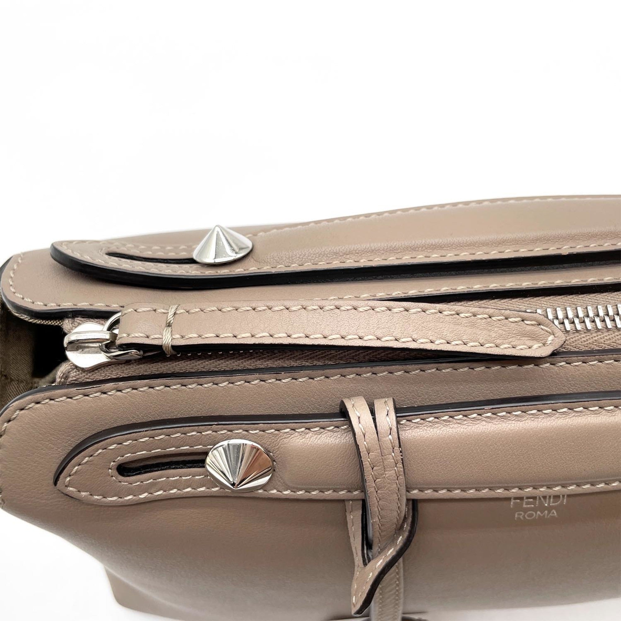 Fendi Beige Leather Shoulder Bag (Pre-Owned)