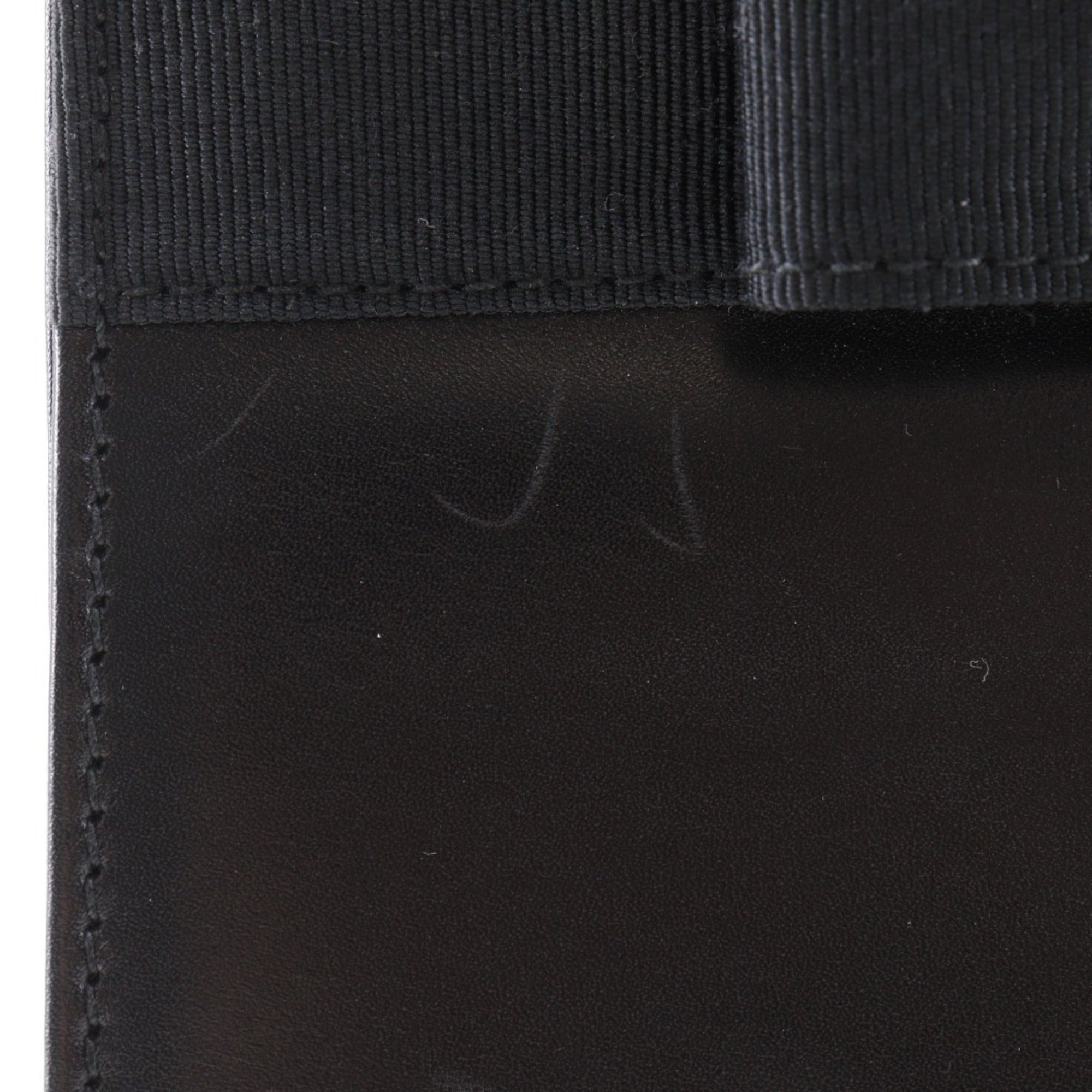 Salvatore Ferragamo Black Leather Handbag (Pre-Owned)