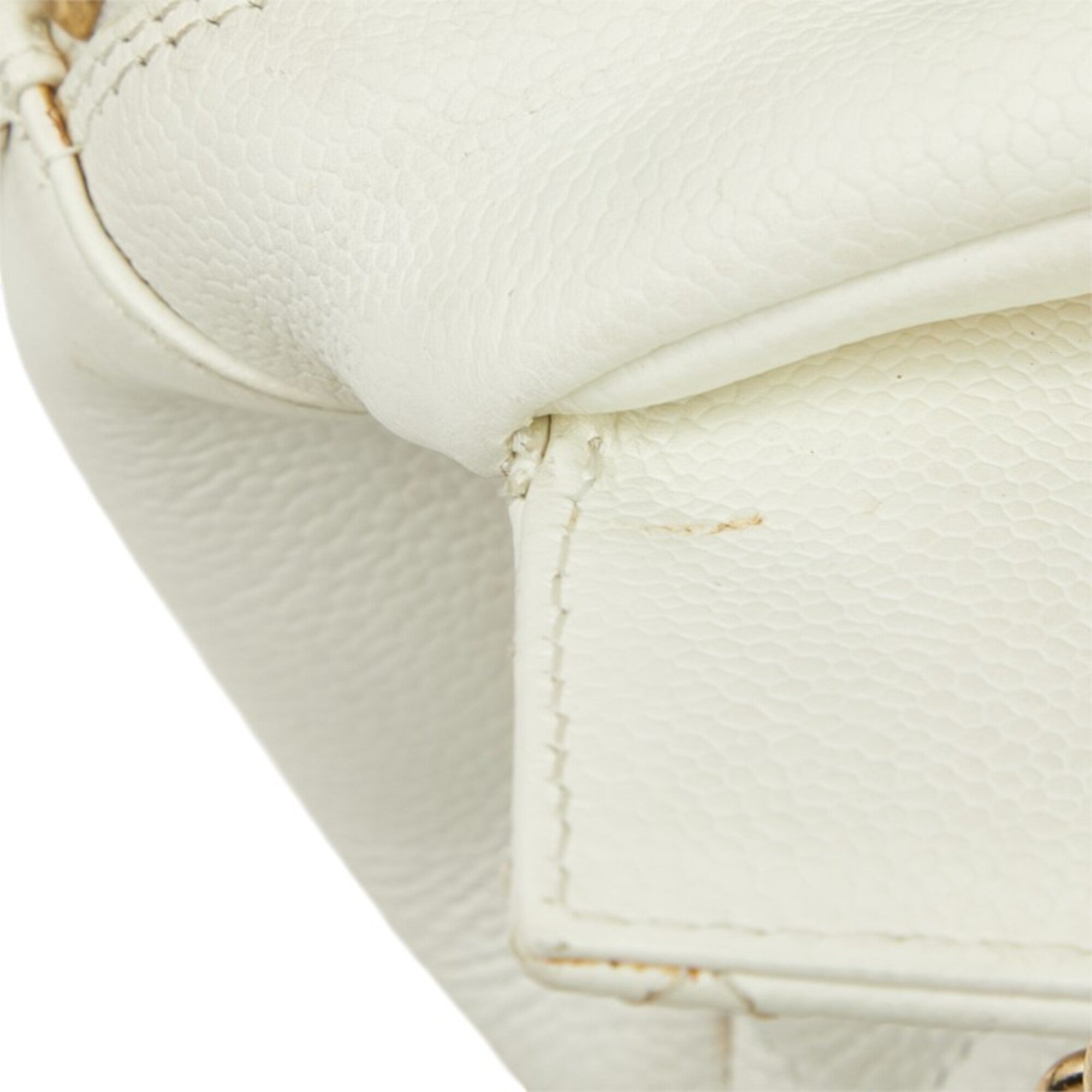 Chanel White Grained Calfskin Shoulder Bag (Pre-Owned)