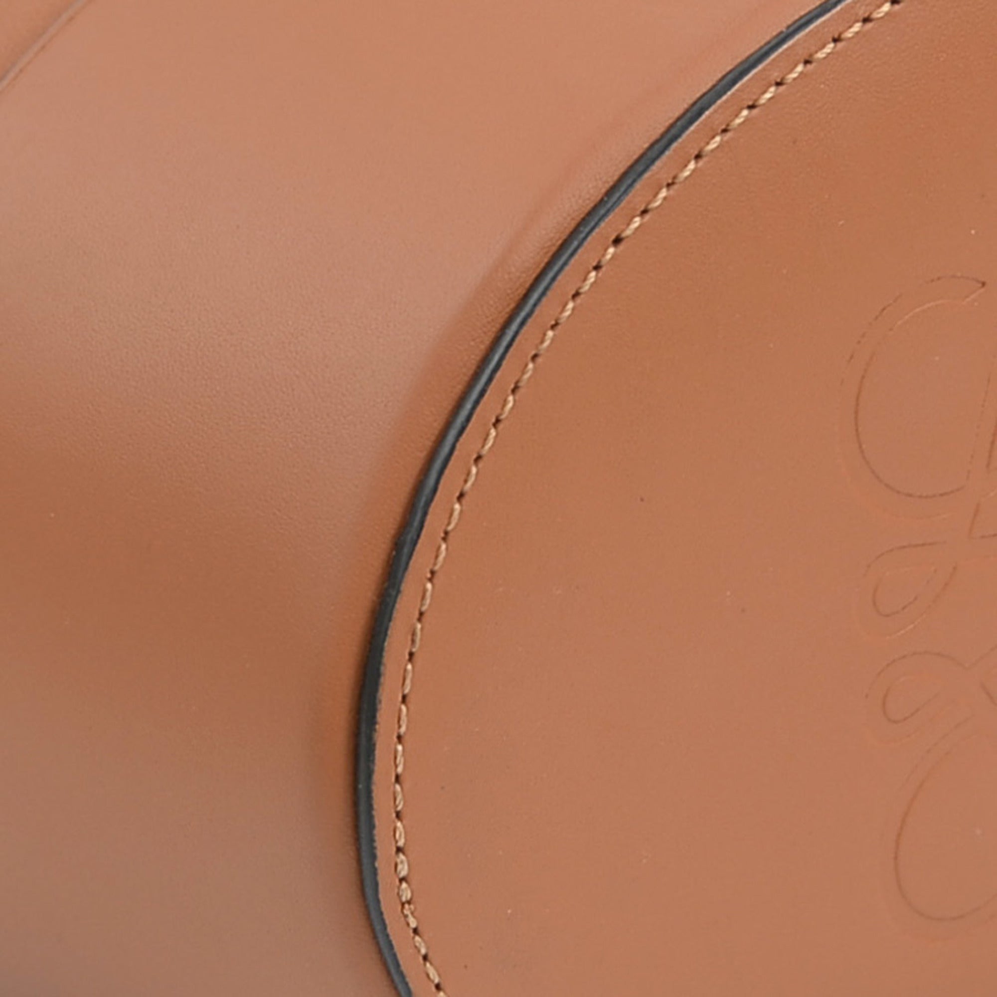 Loewe Brown Leather Shoulder Bag (Pre-Owned)