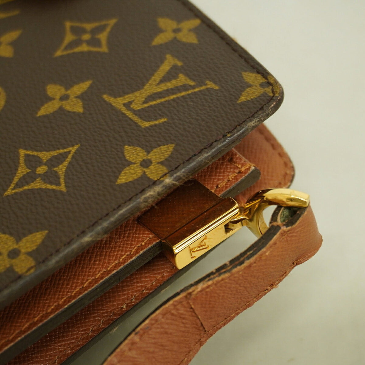 Louis Vuitton Brown Shoulder Bag (Pre-Owned)