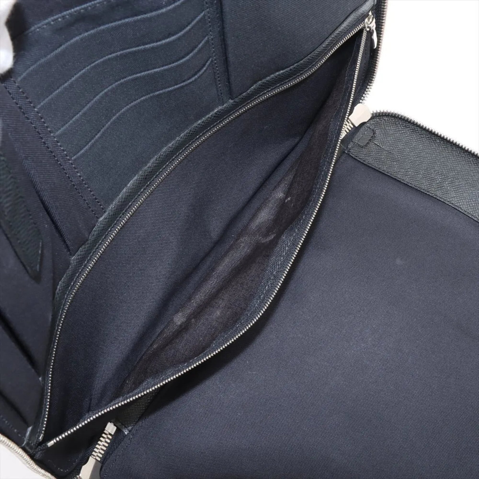 Louis Vuitton Taiga Ardoise Leather Handbag (Pre-Owned)