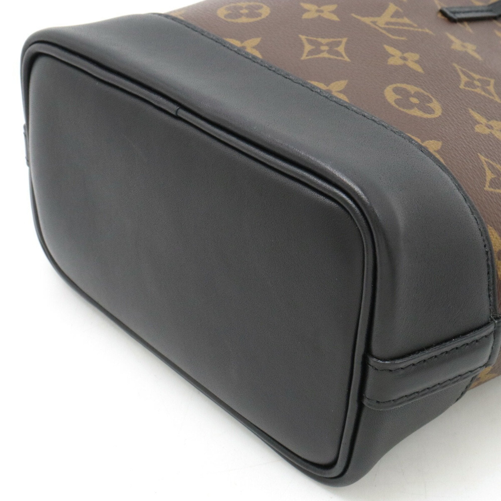 Louis Vuitton Black Noir Monogram Leather Handbag Pouch (Pre-Owned)