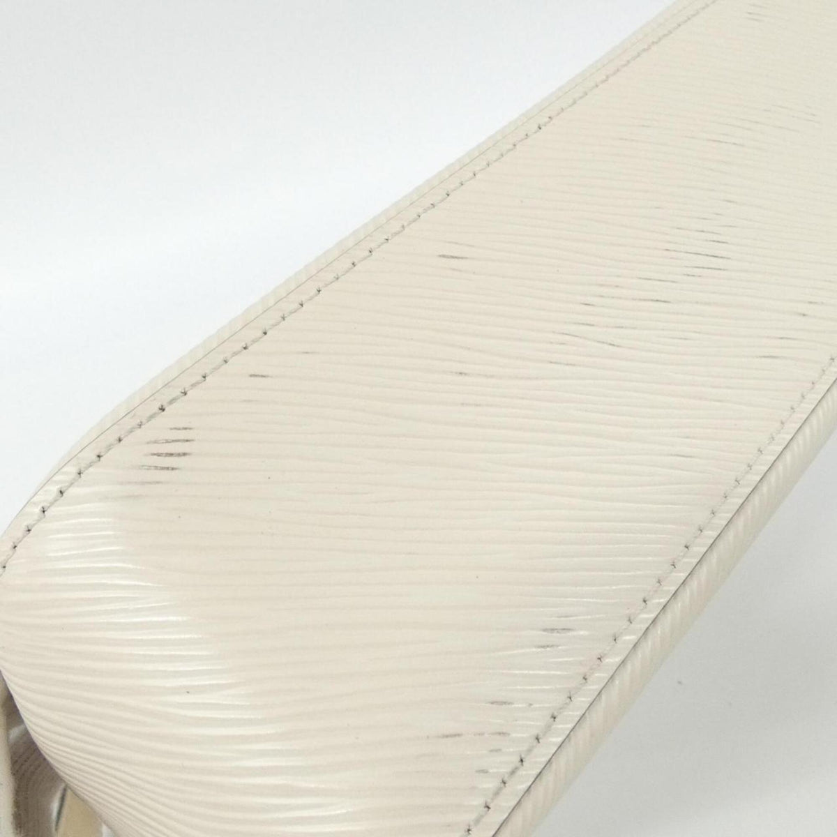 Louis Vuitton Beige Leather Pouch Shoulder Bag (Pre-Owned)