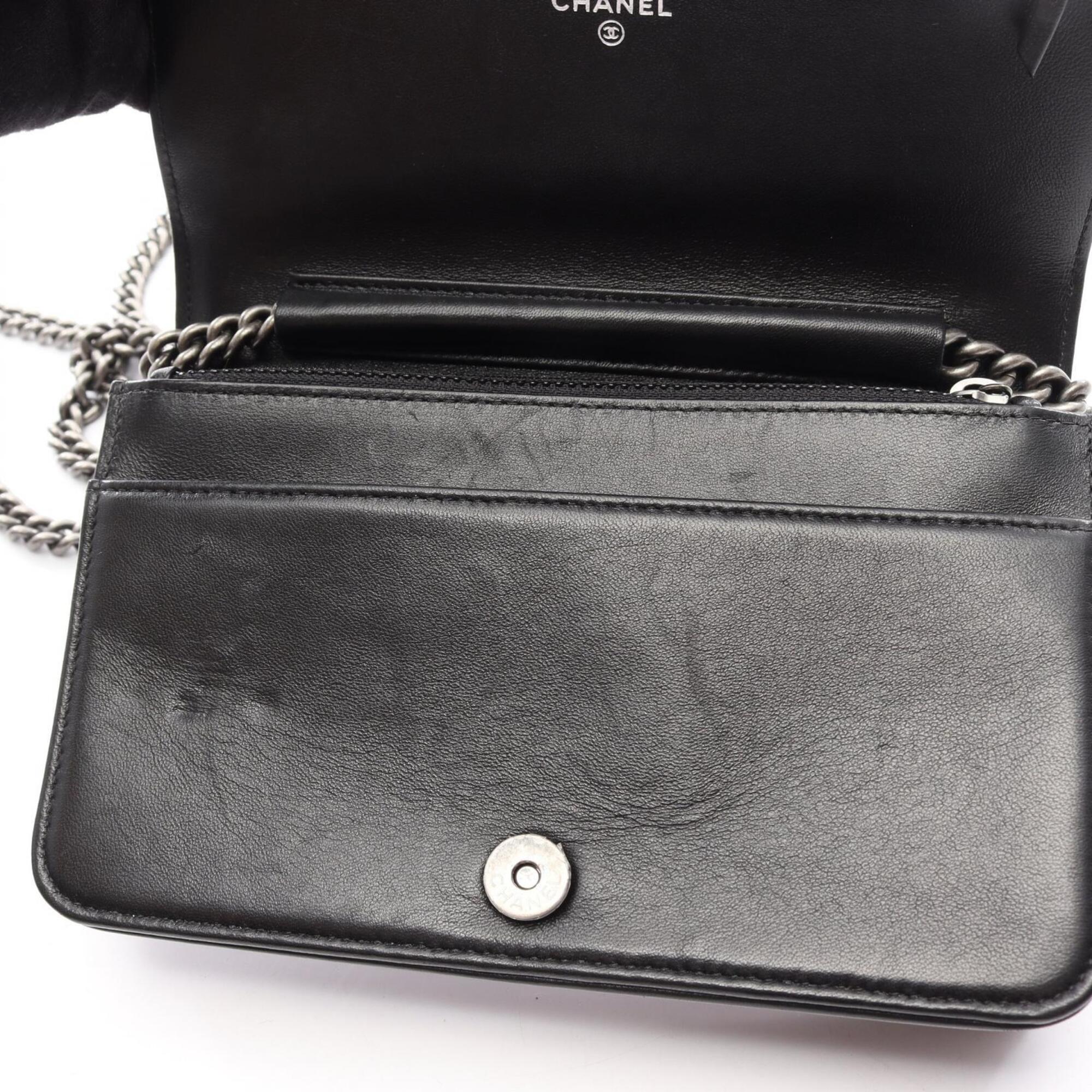 Chanel Black Leather Handbag Shoulder Bag (Pre-Owned)