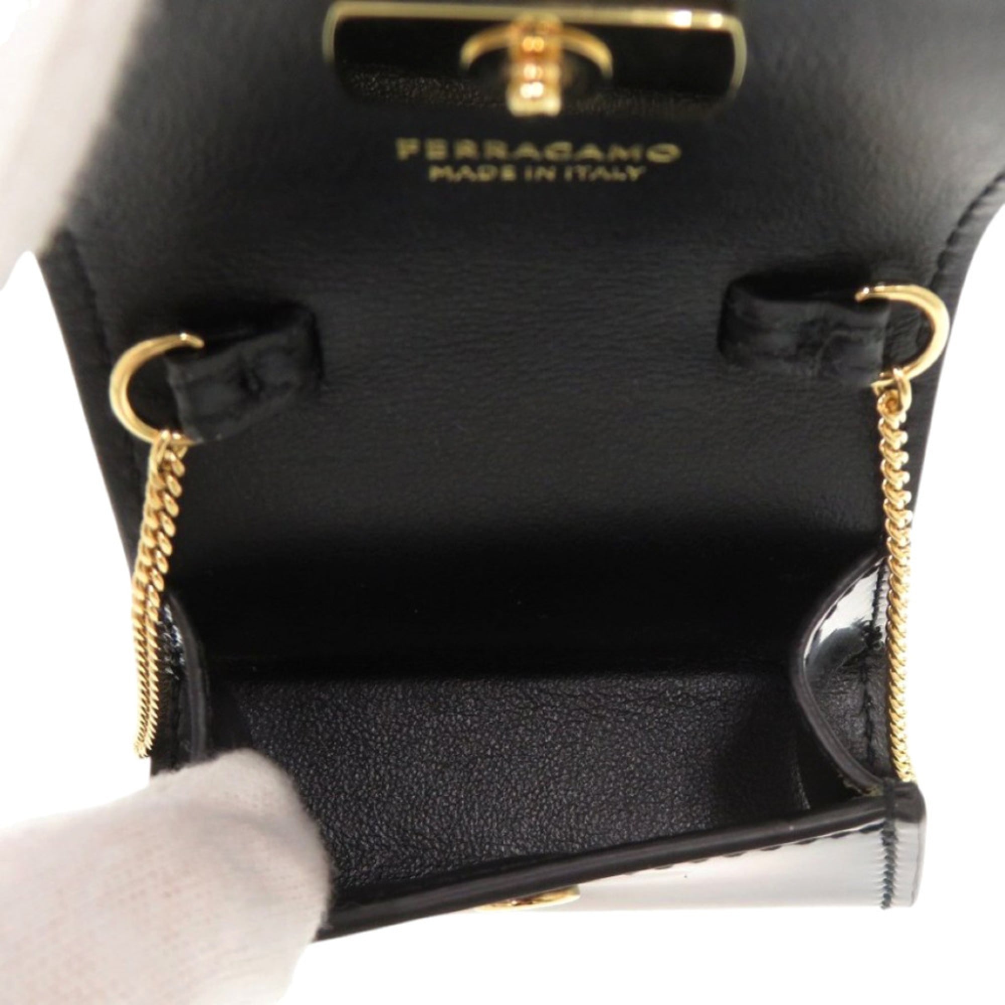 Salvatore Ferragamo Black Leather Shoulder Bag (Pre-Owned)