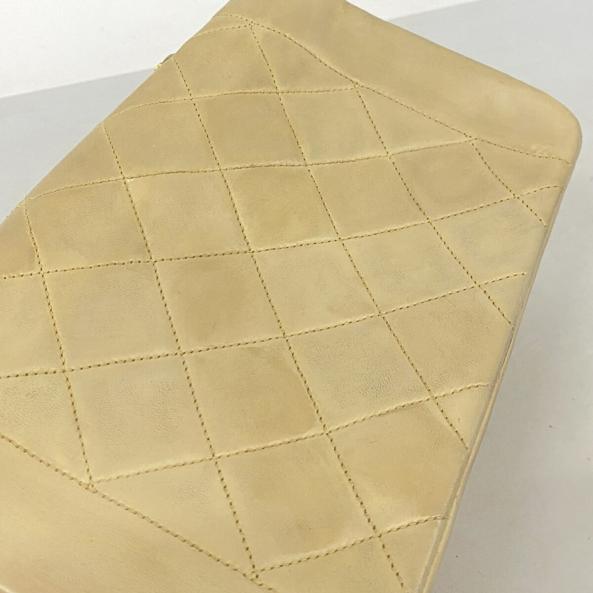 Chanel Beige Leather Shoulder Bag (Pre-Owned)