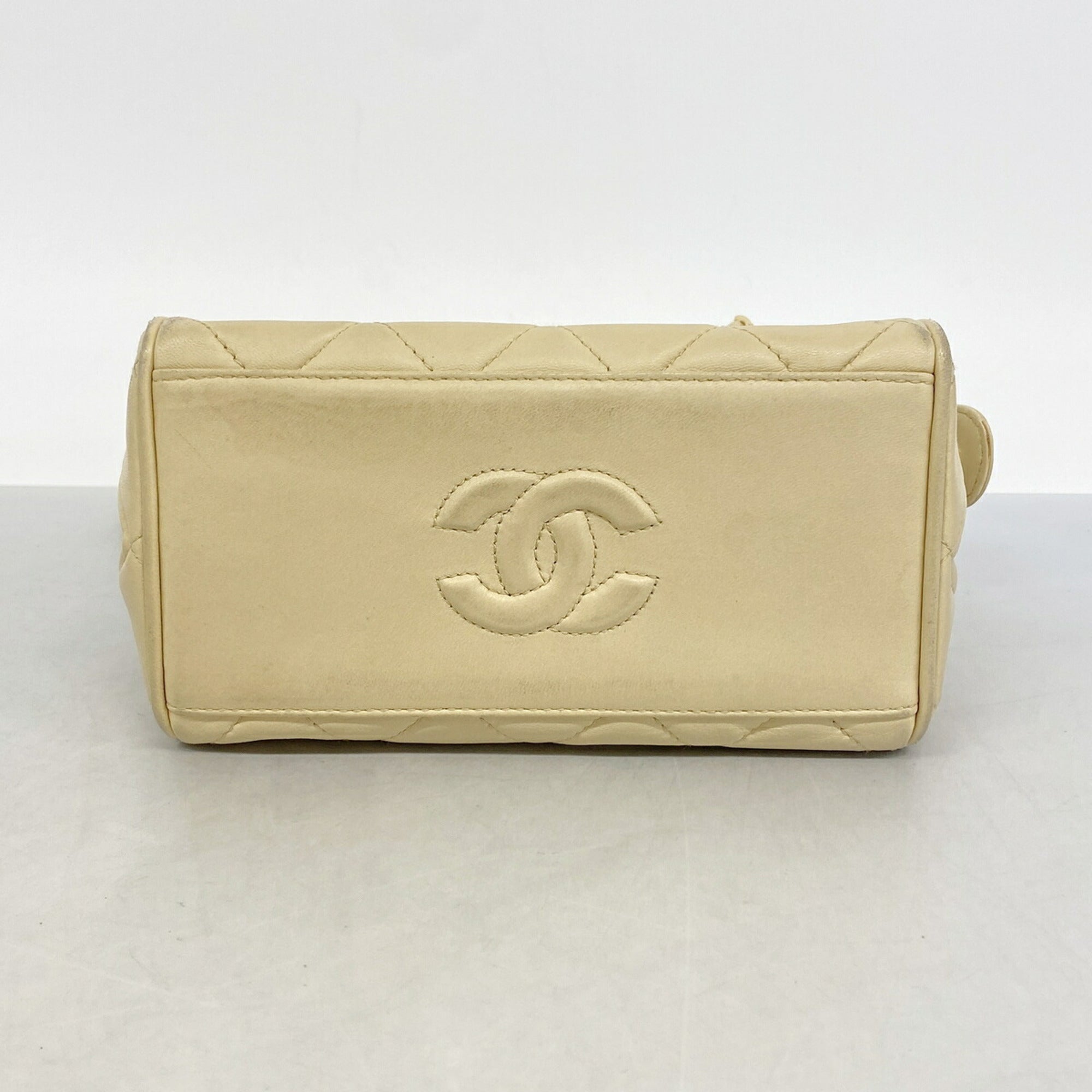 Chanel Beige Leather Shoulder Bag (Pre-Owned)