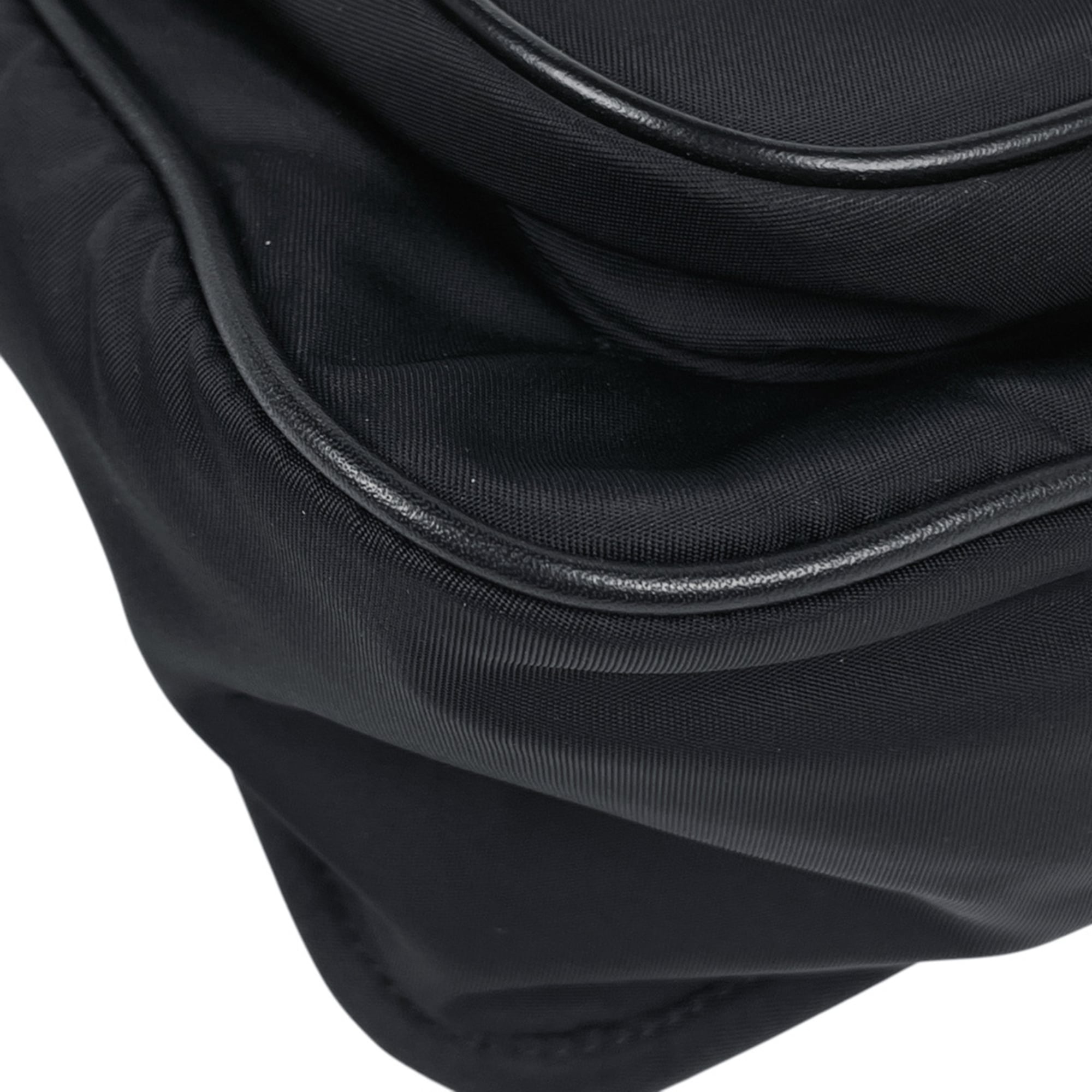 Yves Saint Laurent Black Nylon Messenger Bag Shoulder Bag (Pre-Owned)