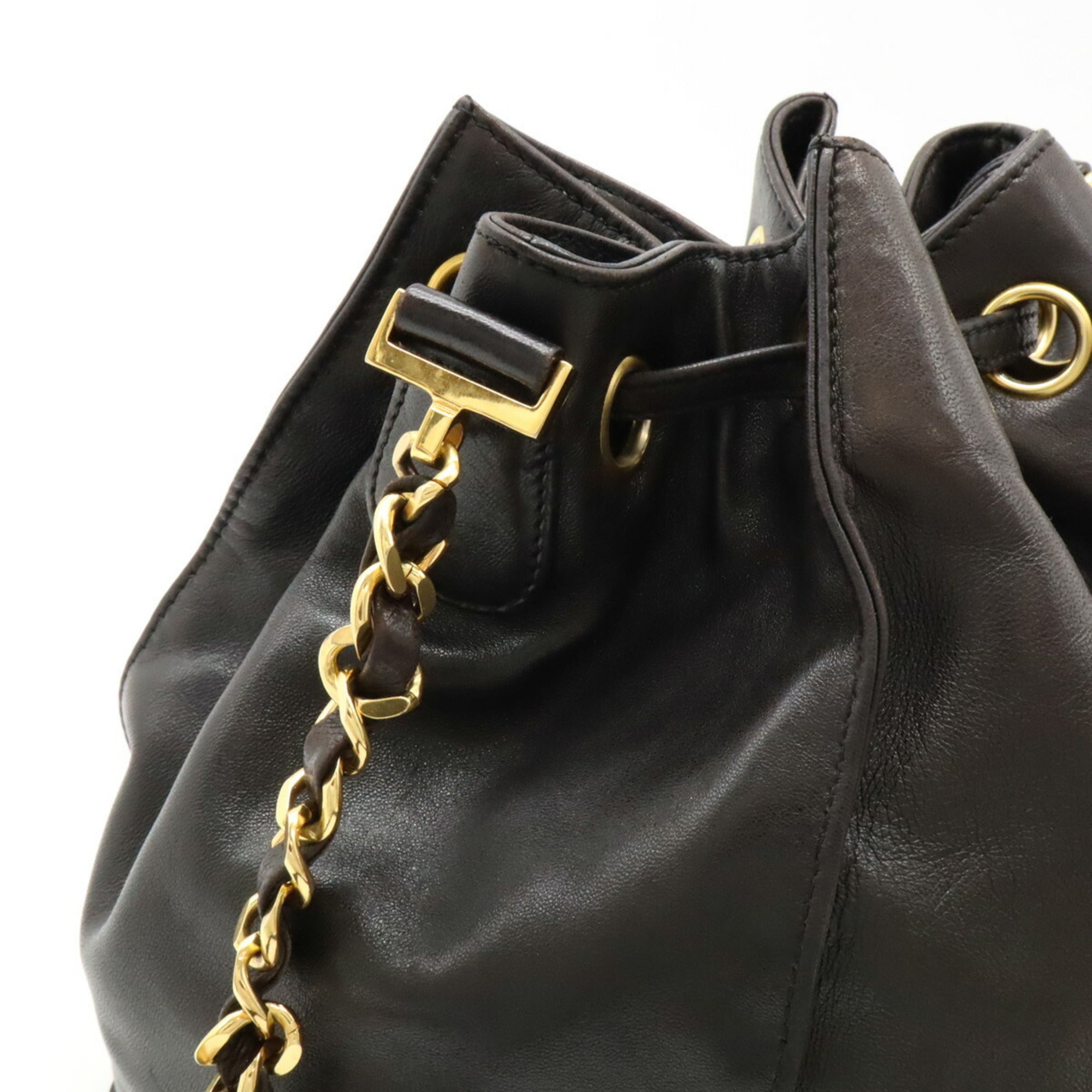 Chanel Black Leather Shoulder Bag (Pre-Owned)