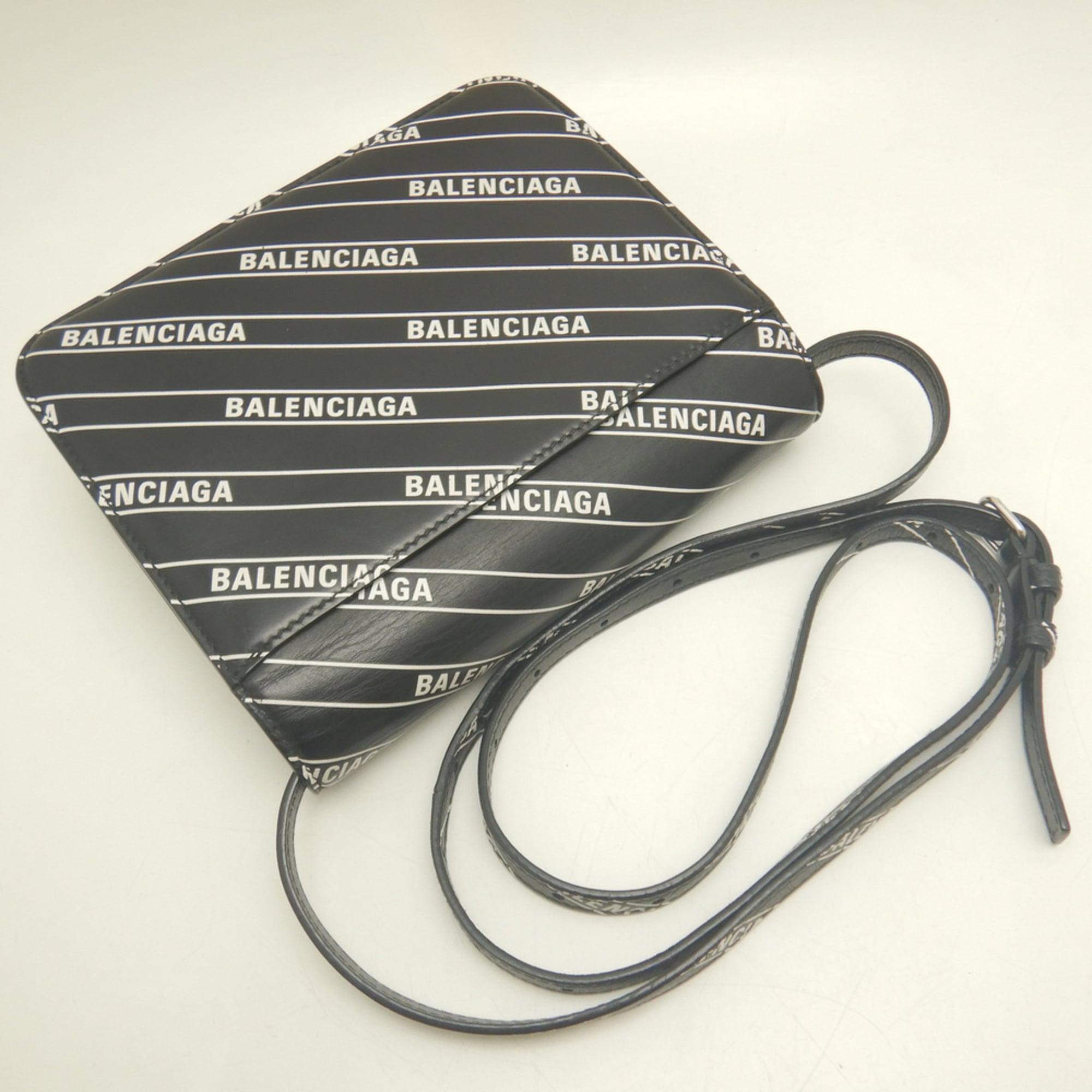 Balenciaga Black White Leather Shoulder Bag (Pre-Owned)