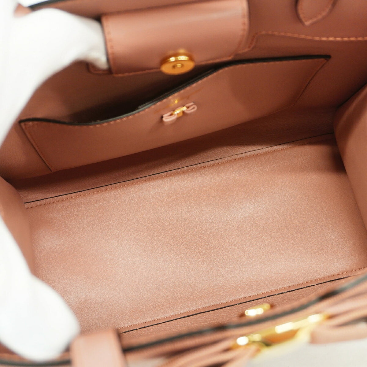 Salvatore Ferragamo Pink Beige Leather Handbag (Pre-Owned)