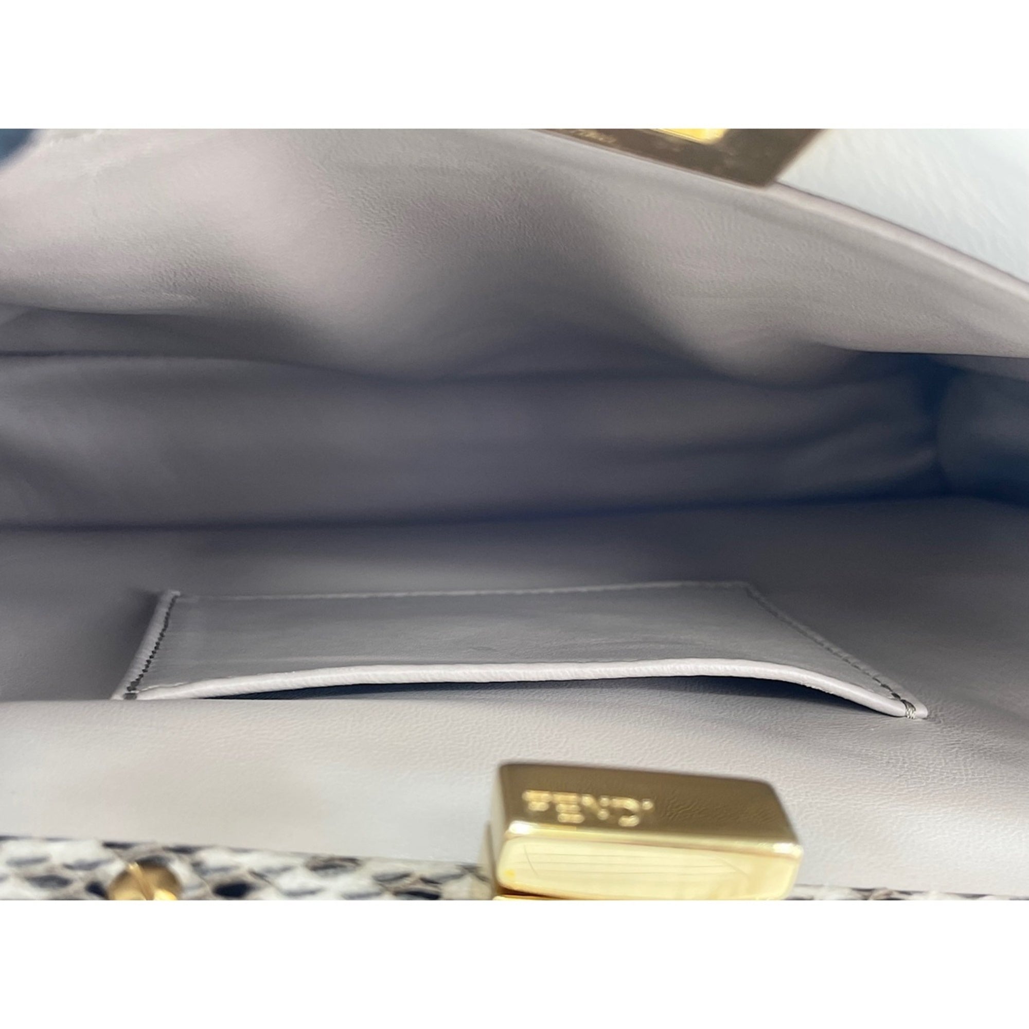Fendi White Handbag (Pre-Owned)