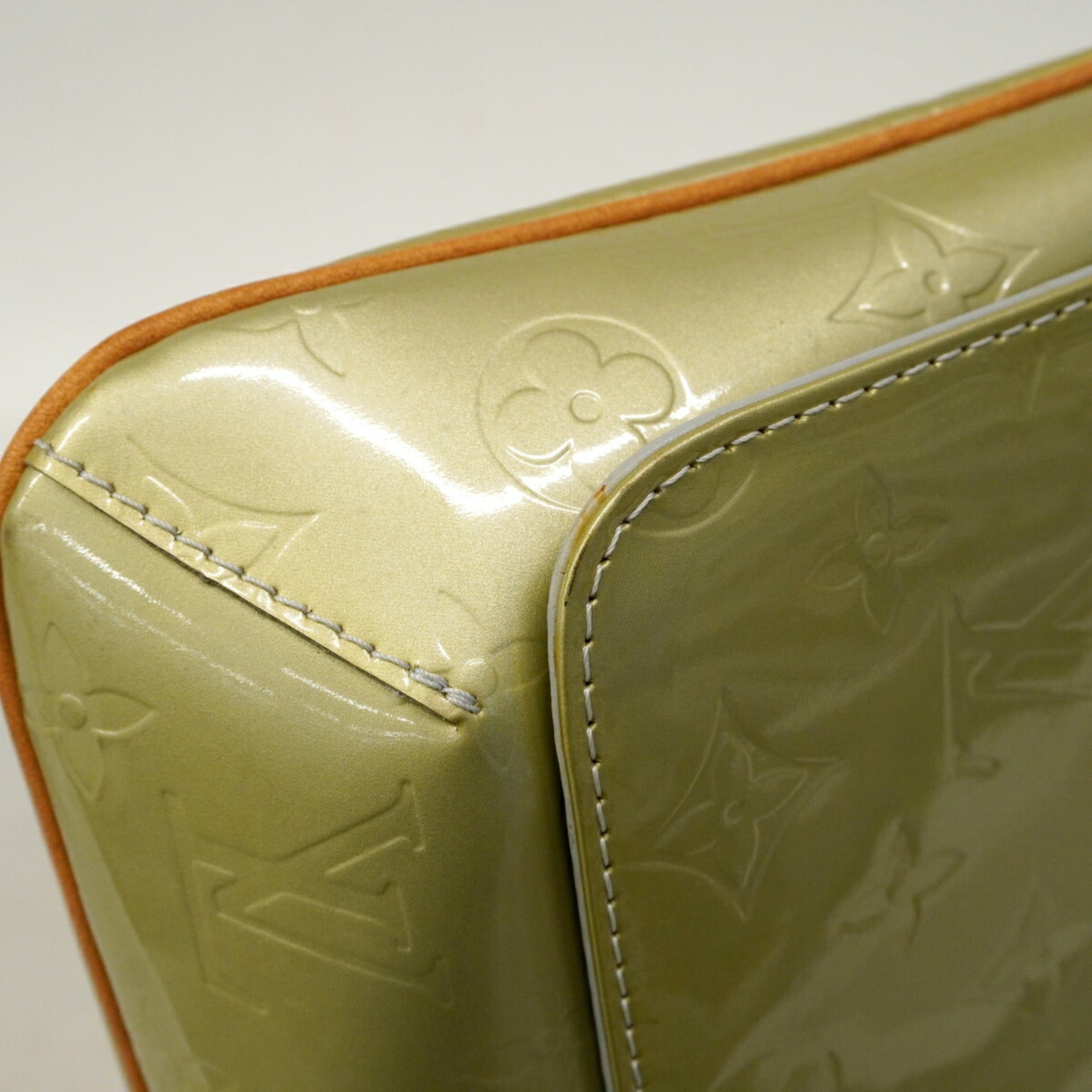 Louis Vuitton Gris Shoulder Bag (Pre-Owned)