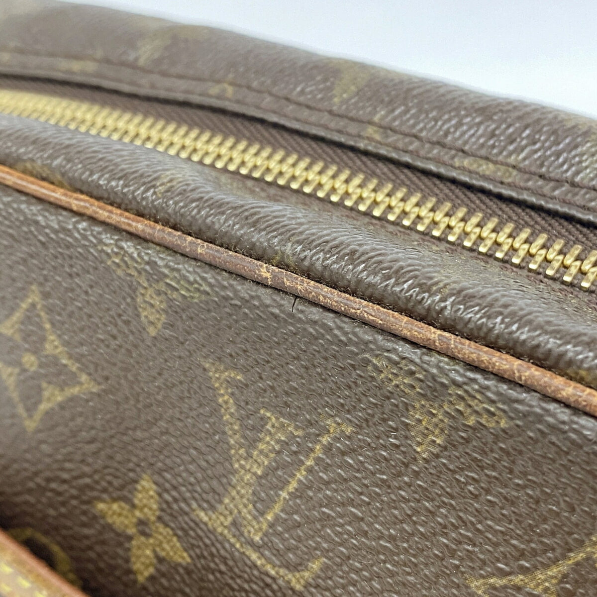 Louis Vuitton Brown Clutch Bag (Pre-Owned)