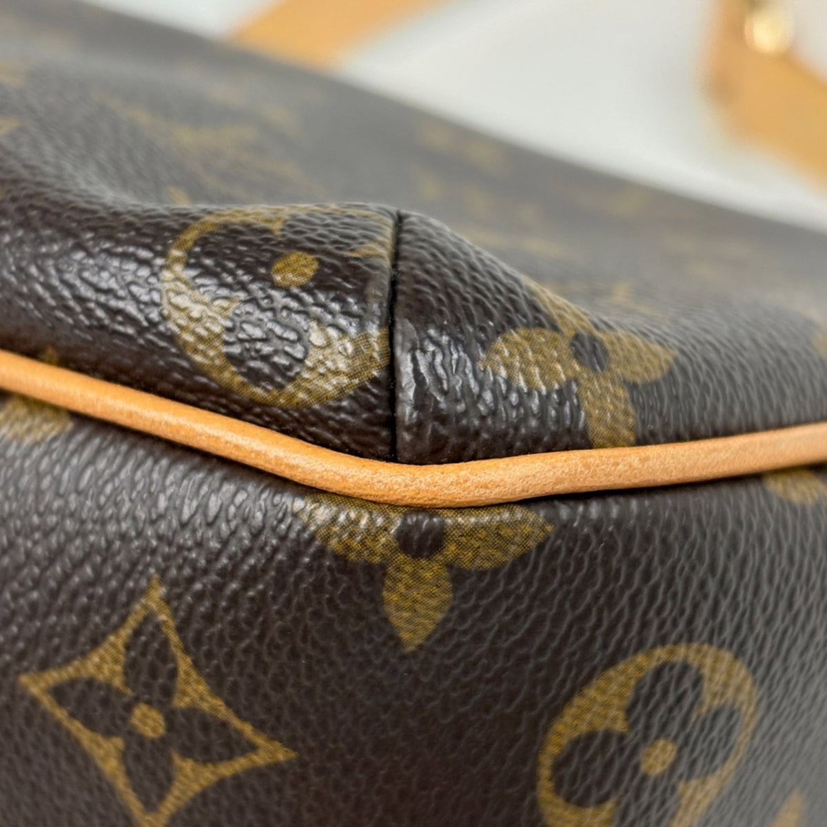 Louis Vuitton Brown Monogram Shoulder Bag (Pre-Owned)