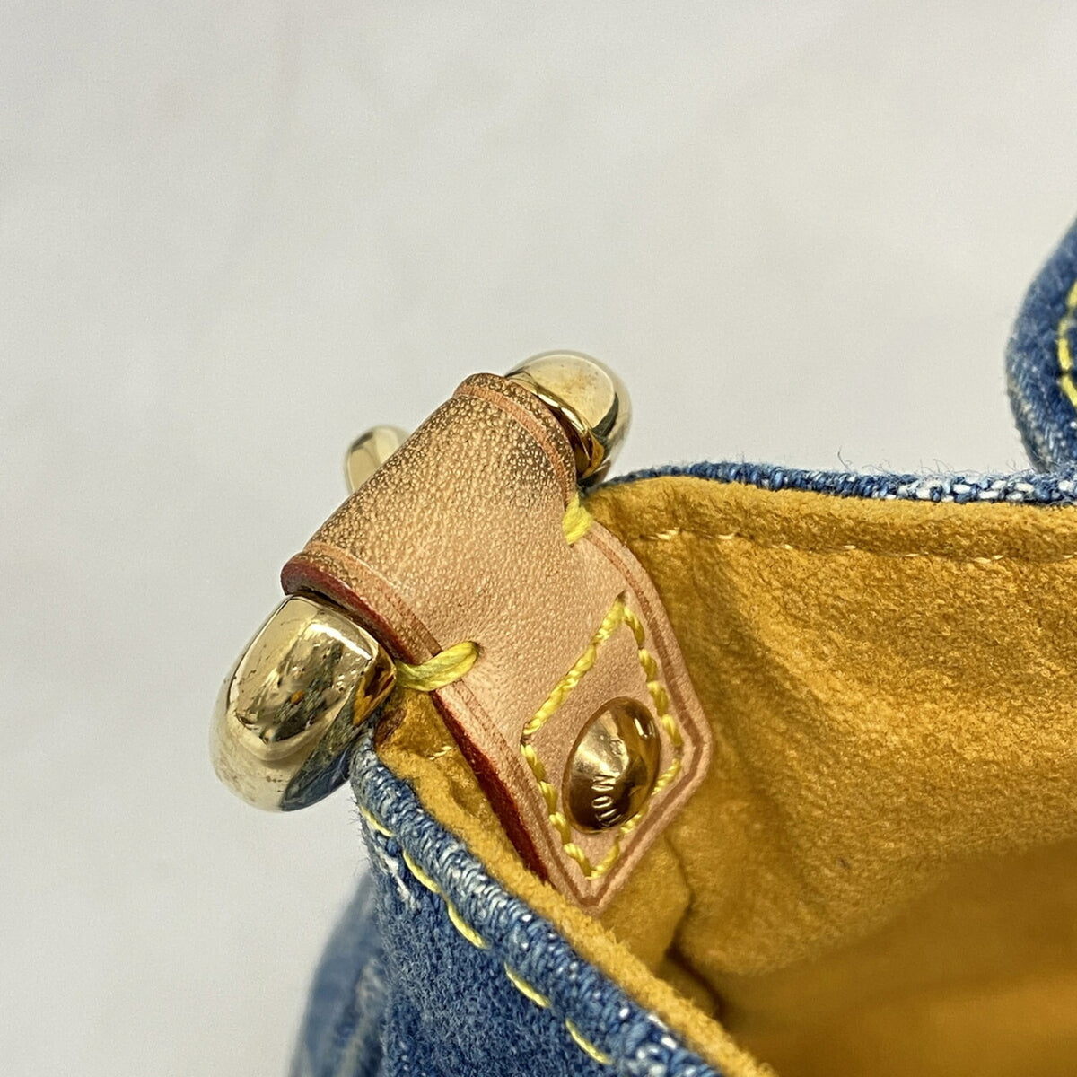 Louis Vuitton Blue Shoulder Bag (Pre-Owned)