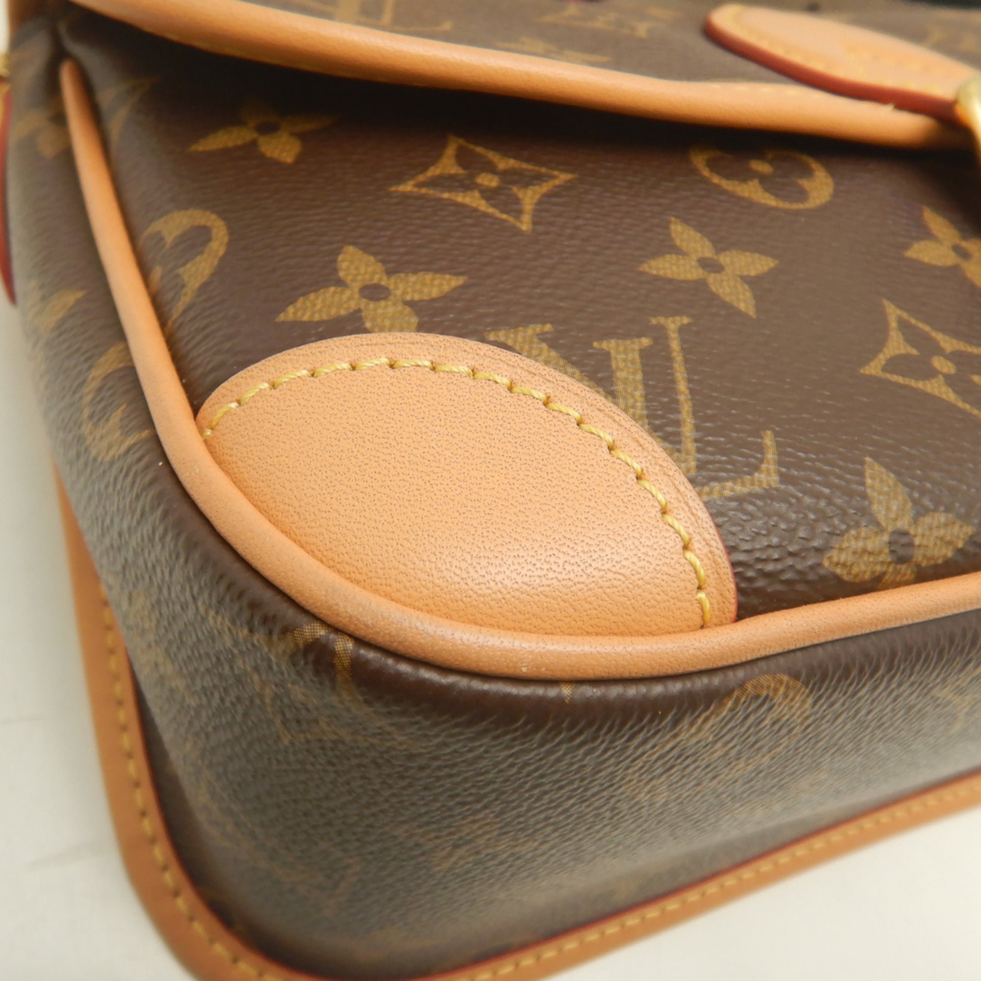 Louis Vuitton Brown Monogram Canvas Shoulder Bag (Pre-Owned)
