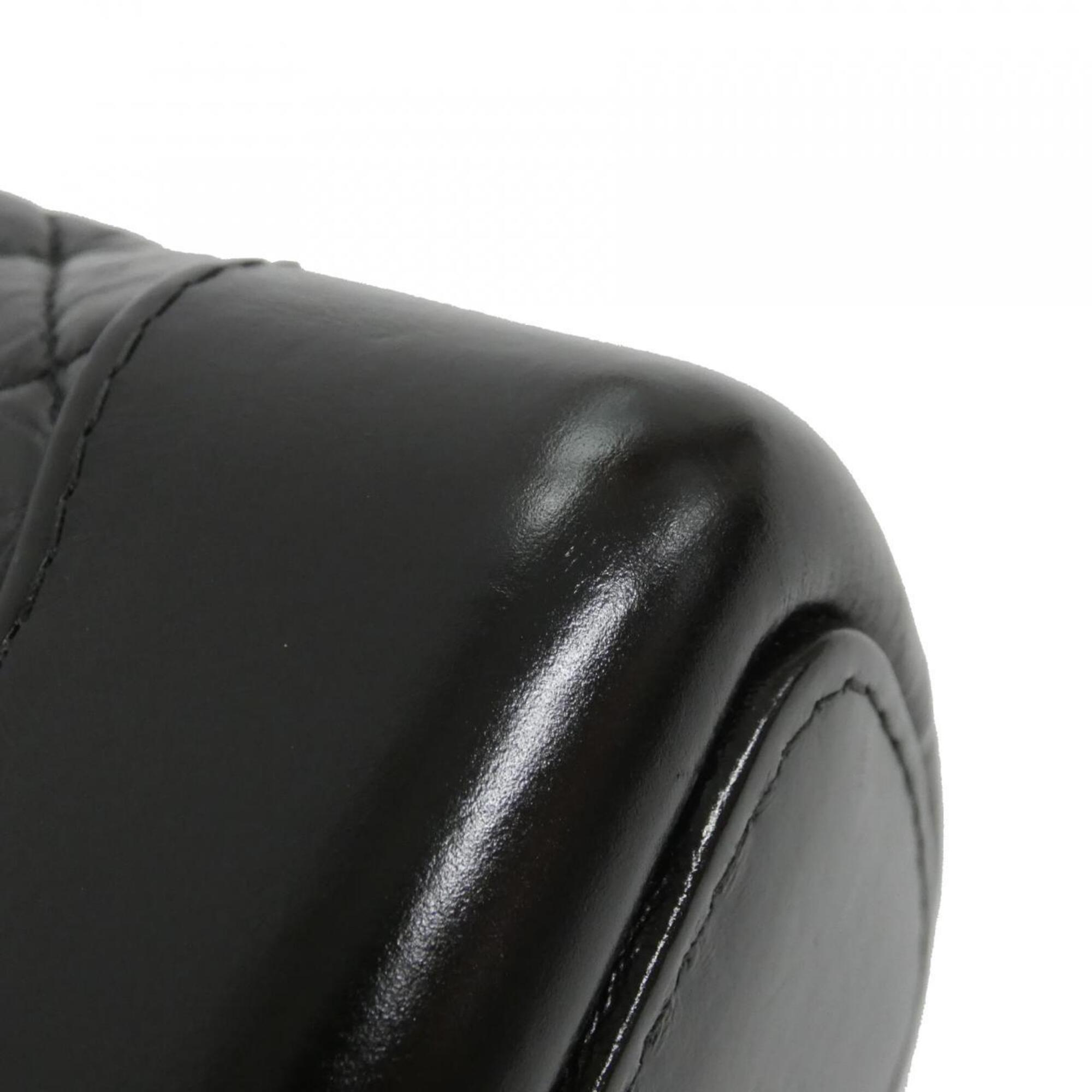 Chanel Black Leather Shoulder Bag (Pre-Owned)
