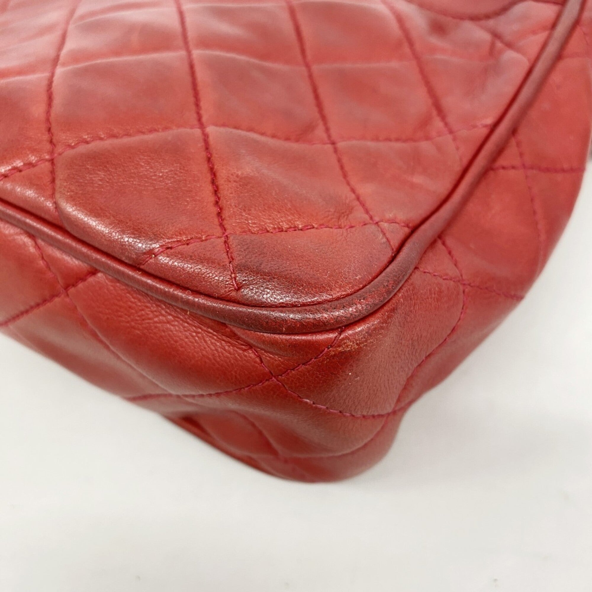 Chanel Red Color Leather Shoulder Bag (Pre-Owned)