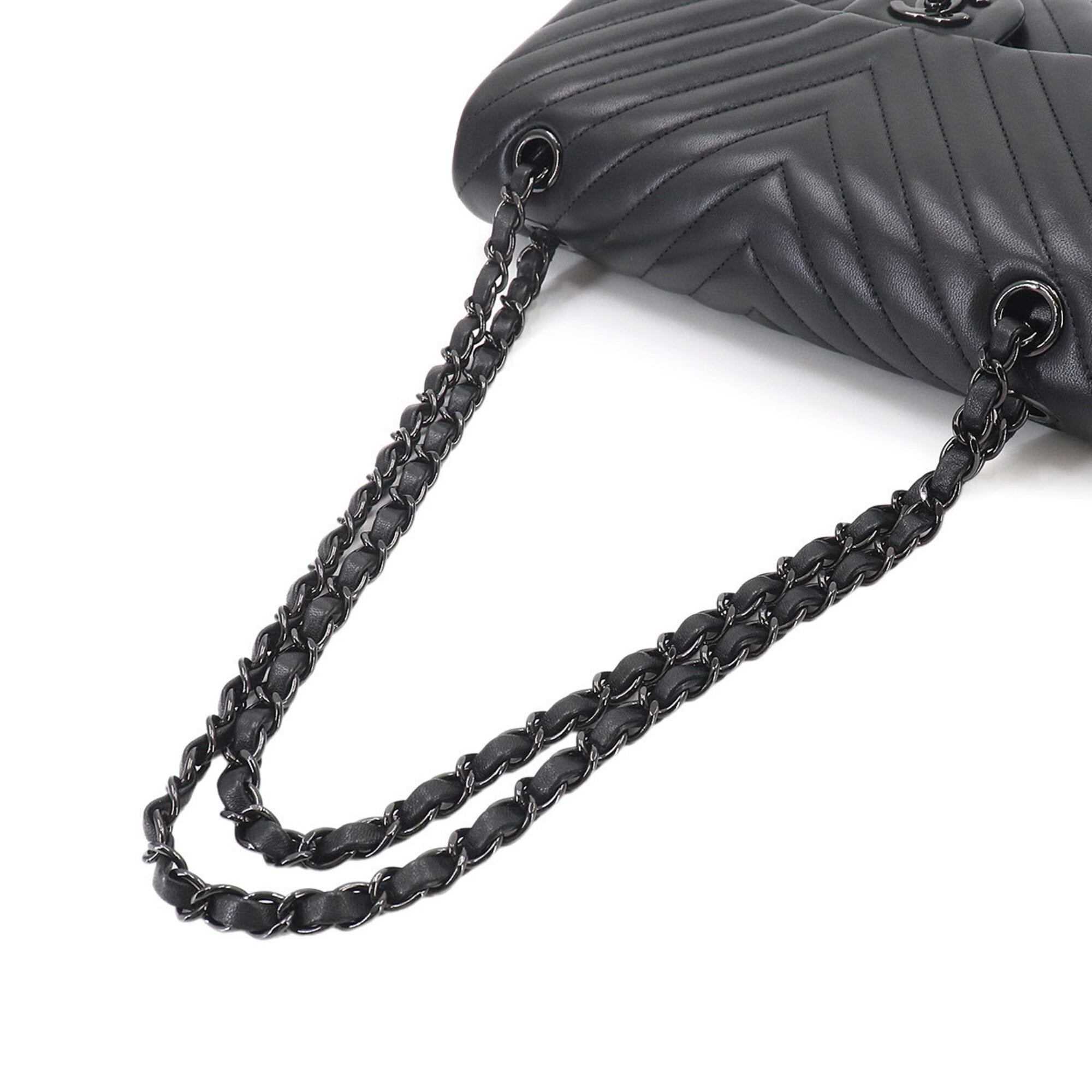 Chanel Chevron (V Stitch) Black Leather Handbag Shoulder Bag (Pre-Owned)