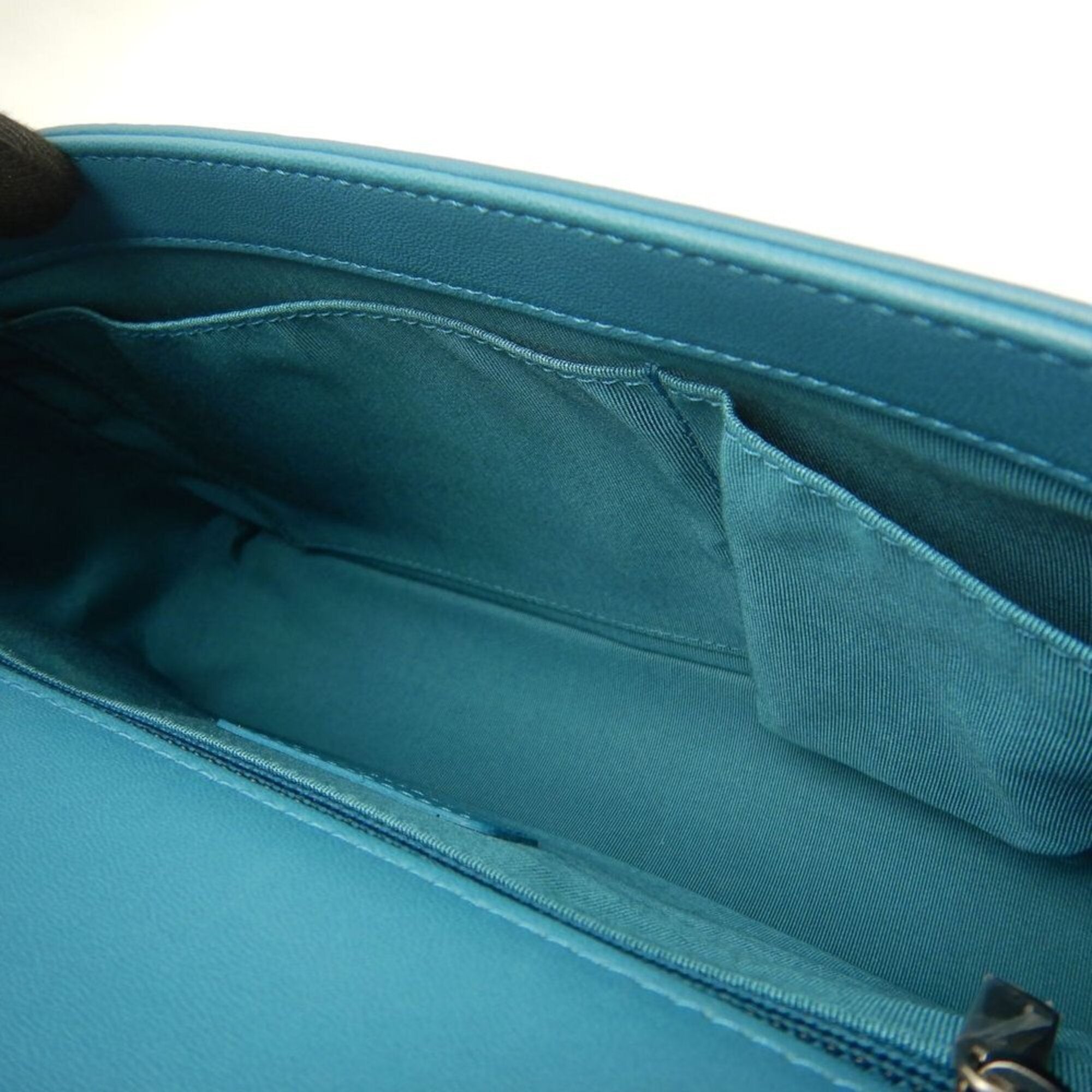 Chanel Matelasse Blue Leather Shoulder Bag (Pre-Owned)