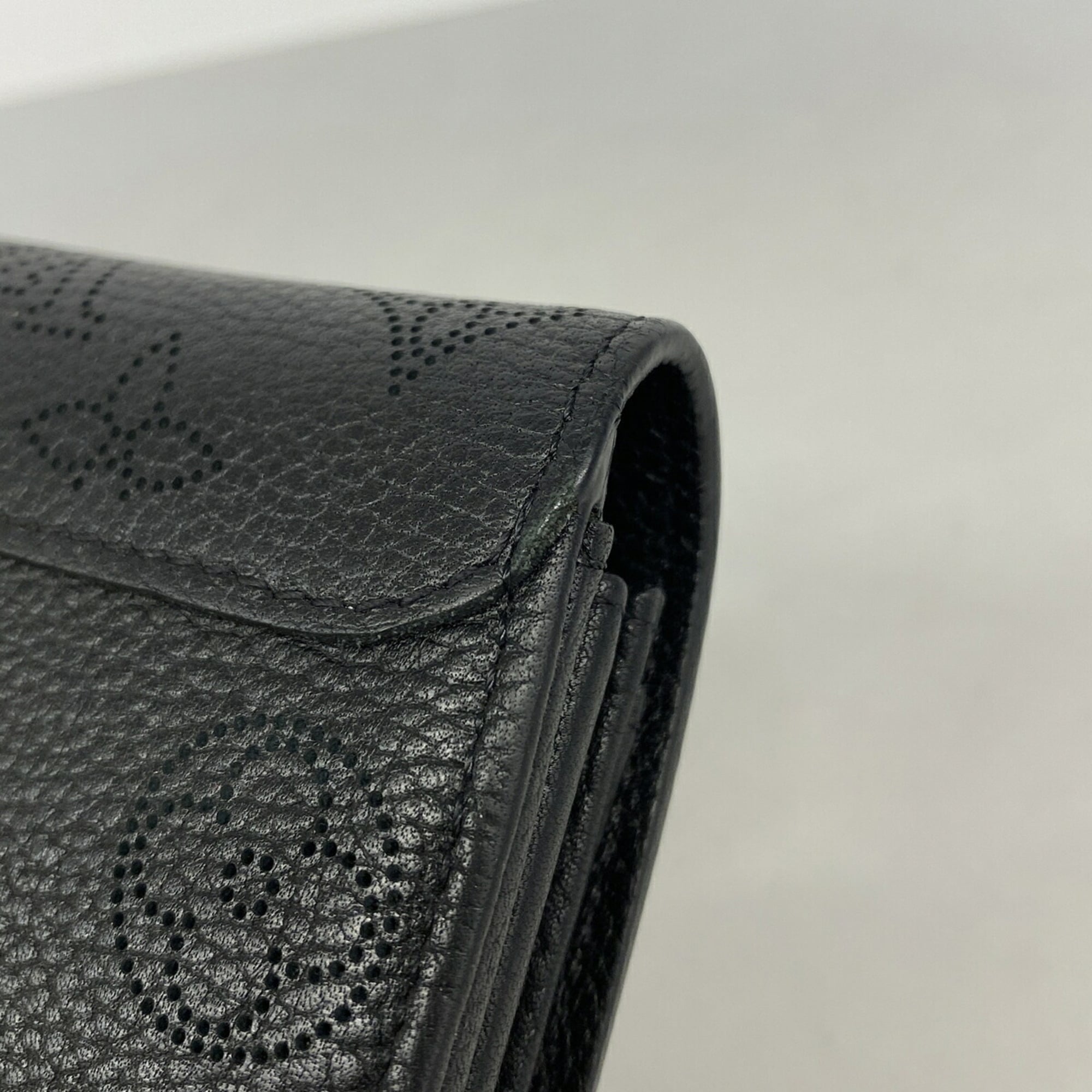 Louis Vuitton Noir Long Wallet (Bi-Fold) (Pre-Owned)