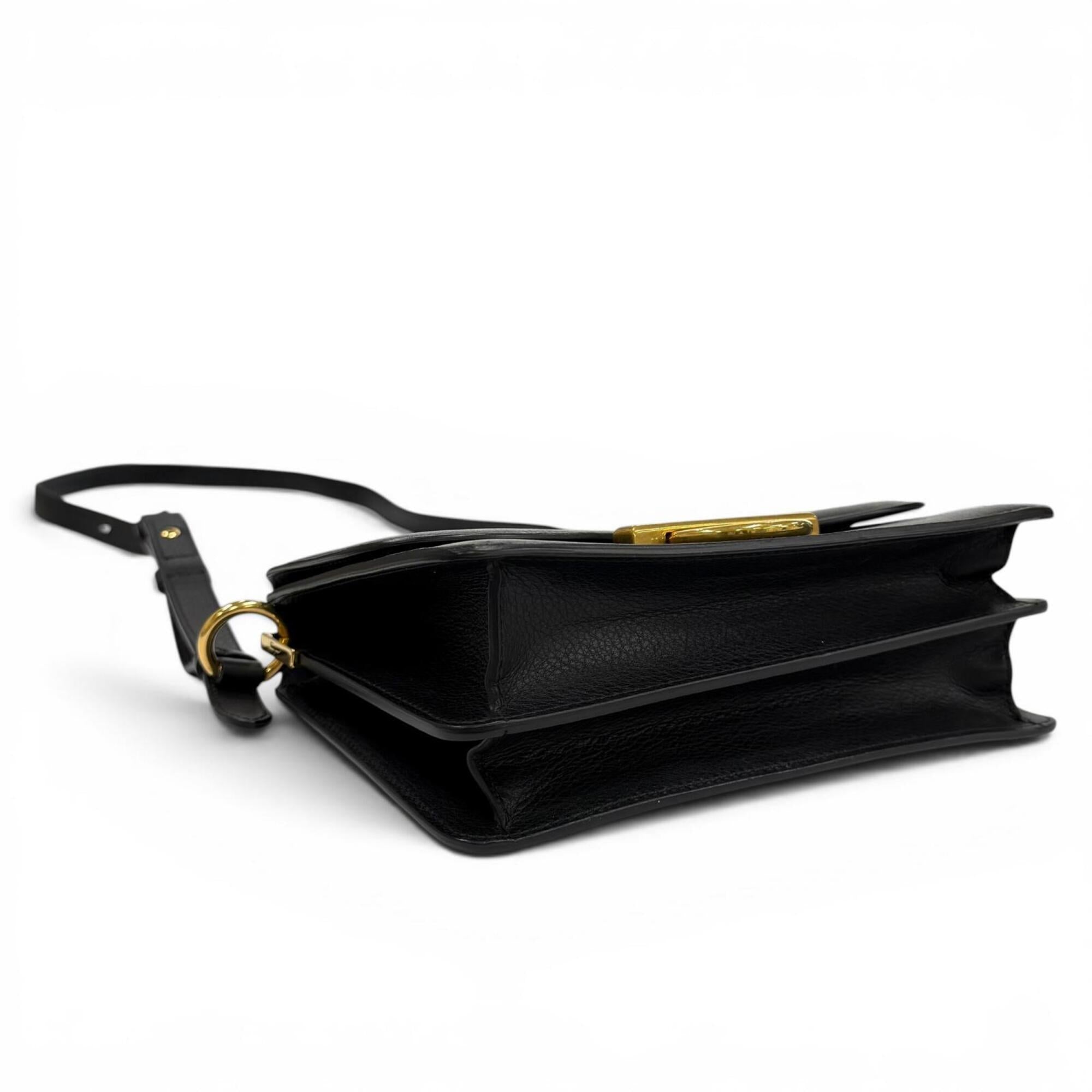 Salvatore Ferragamo Black Leather Shoulder Bag (Pre-Owned)