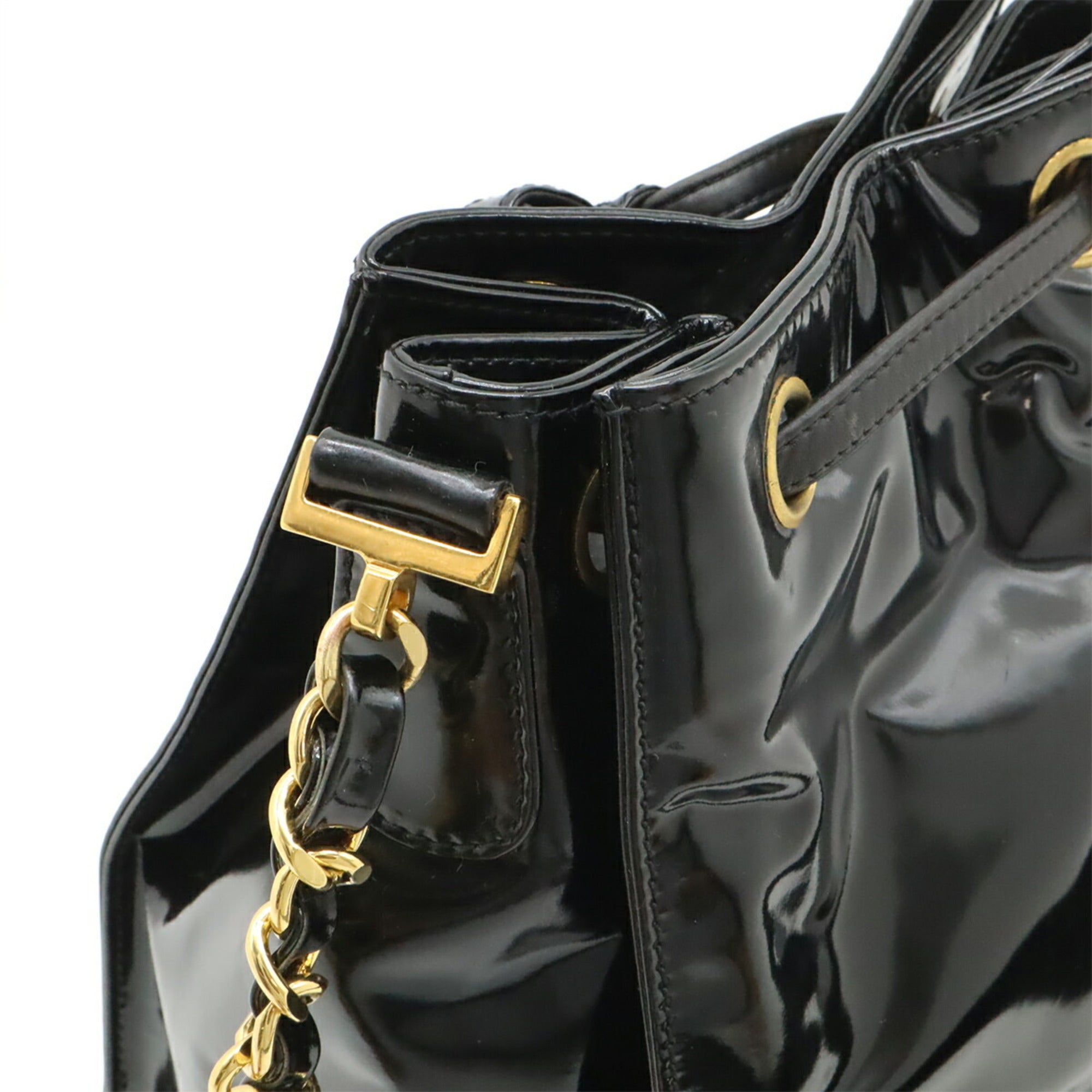 Chanel Black Leather Shoulder Bag (Pre-Owned)