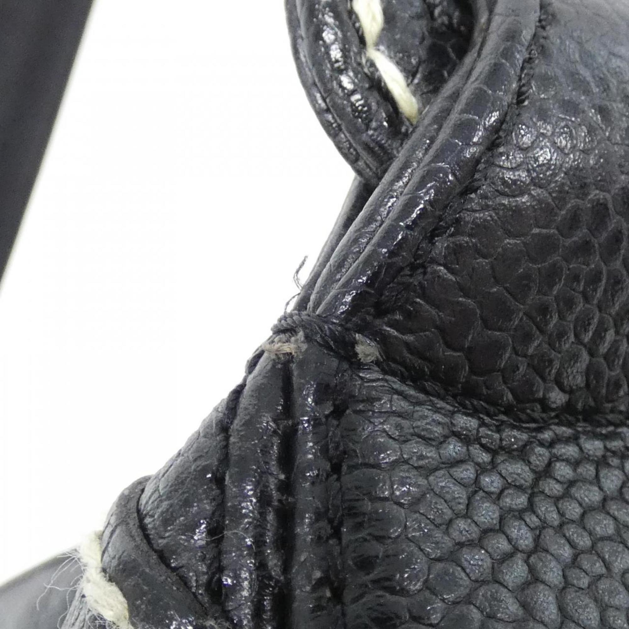 Chanel Black Grained Calfskin Shoulder Bag (Pre-Owned)