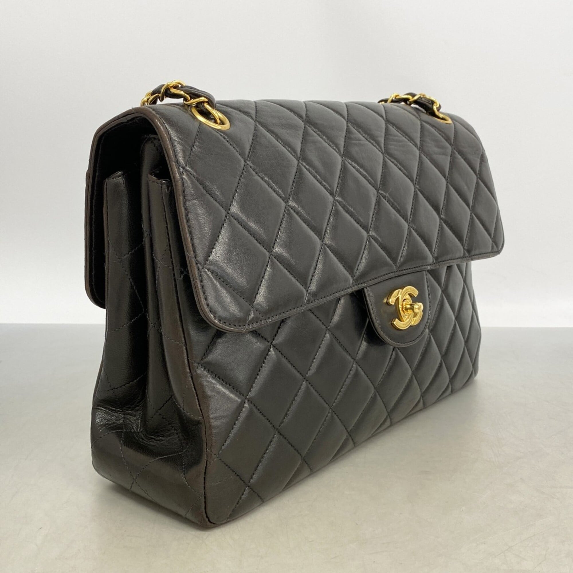 Chanel Black Leather Shoulder Bag (Pre-Owned)