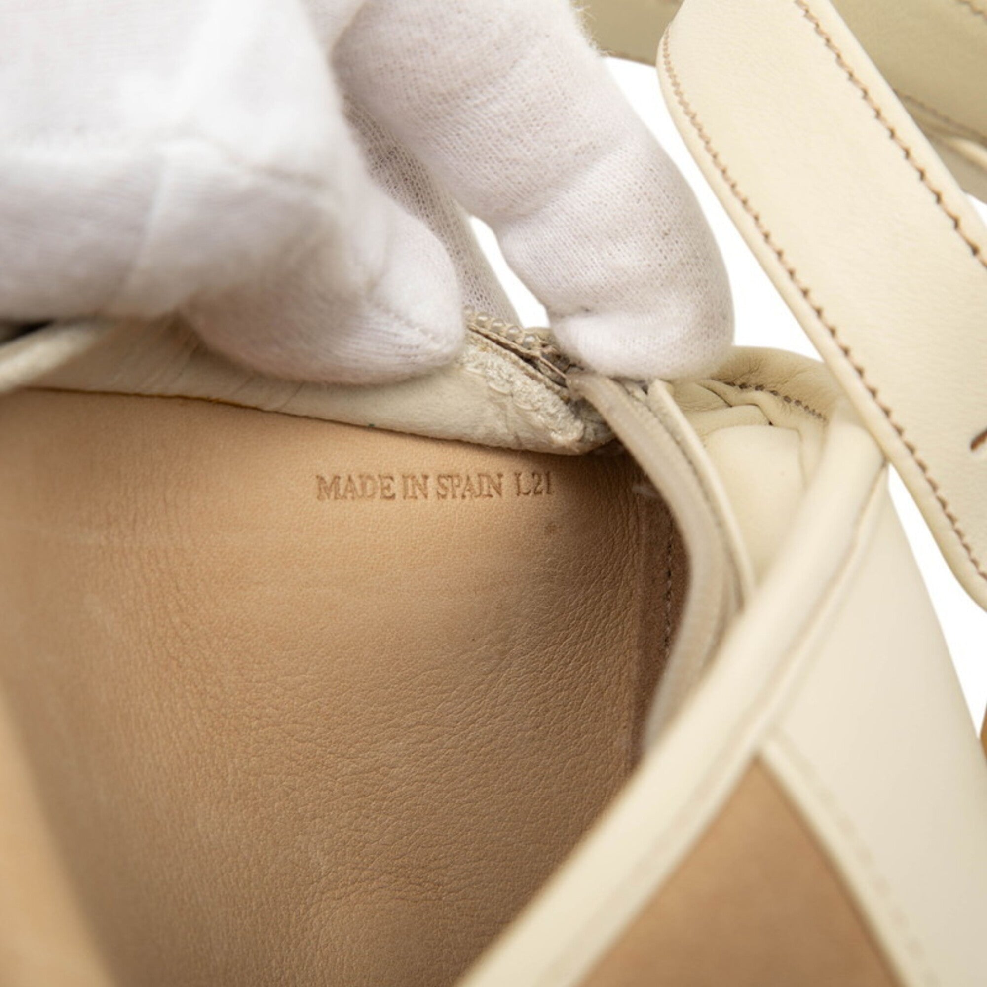Loewe Beige White Leather Shoulder Bag (Pre-Owned)