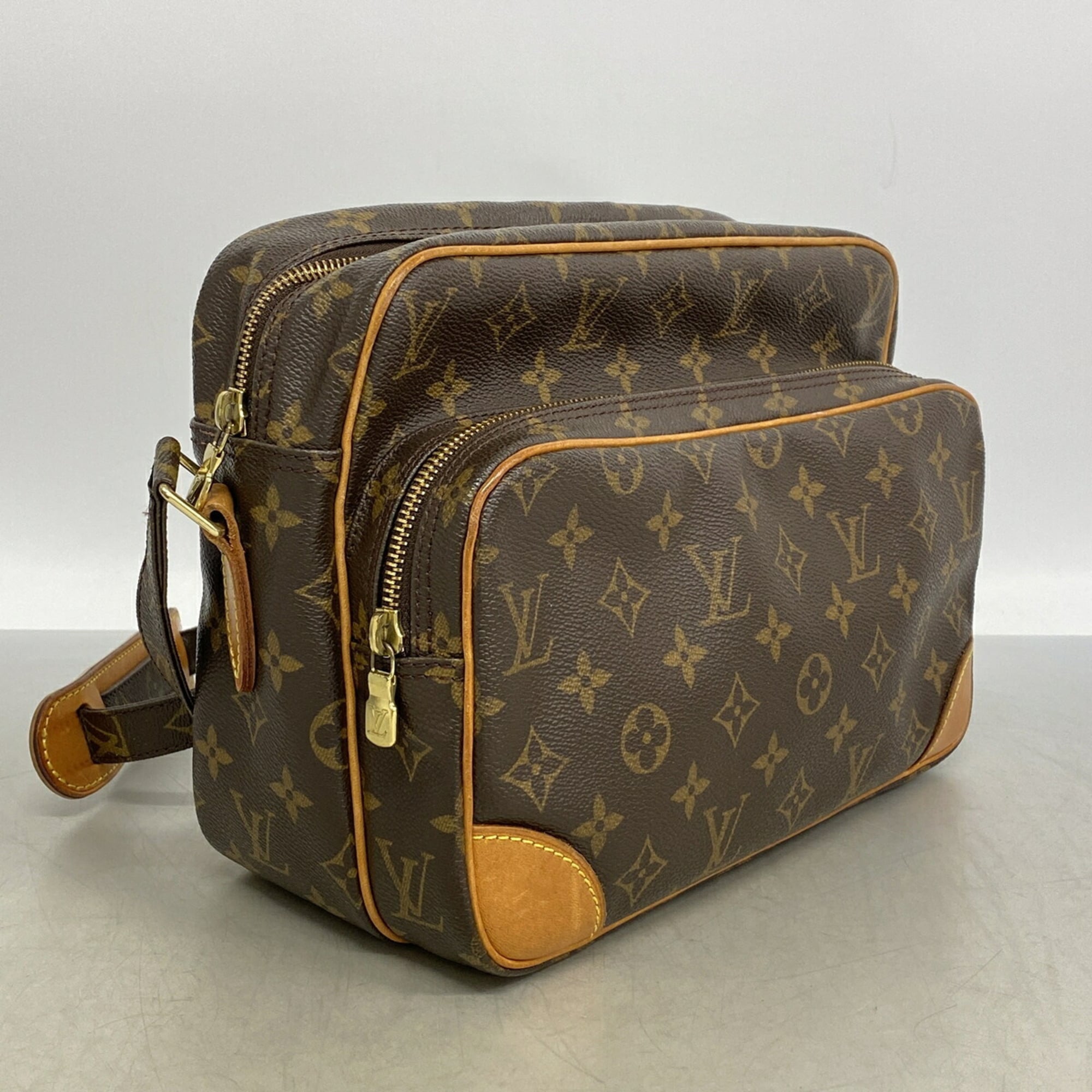 Louis Vuitton Brown Shoulder Bag (Pre-Owned)