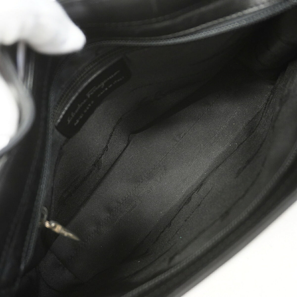 Salvatore Ferragamo Black Leather Shoulder Bag (Pre-Owned)