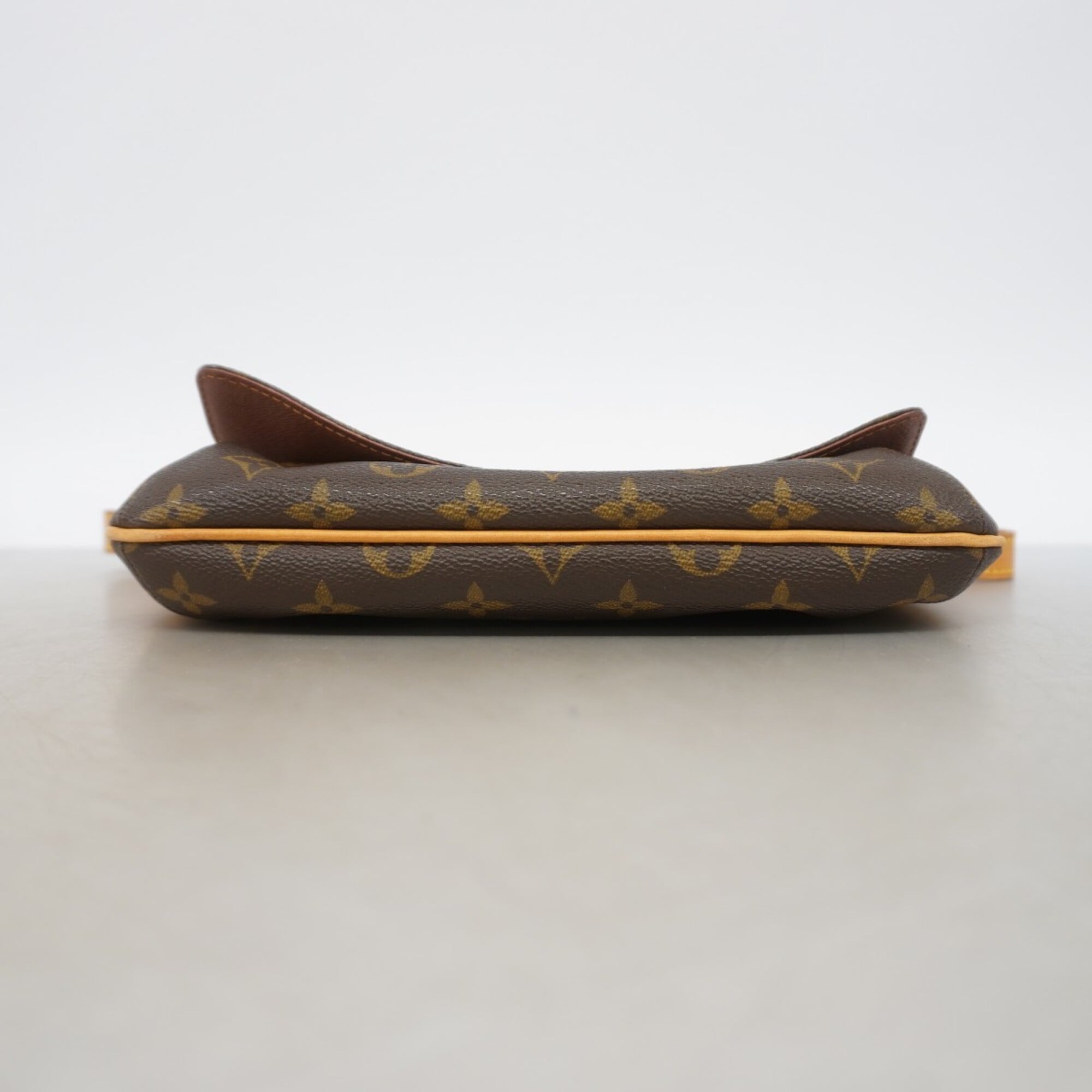 Louis Vuitton Brown Shoulder Bag (Pre-Owned)