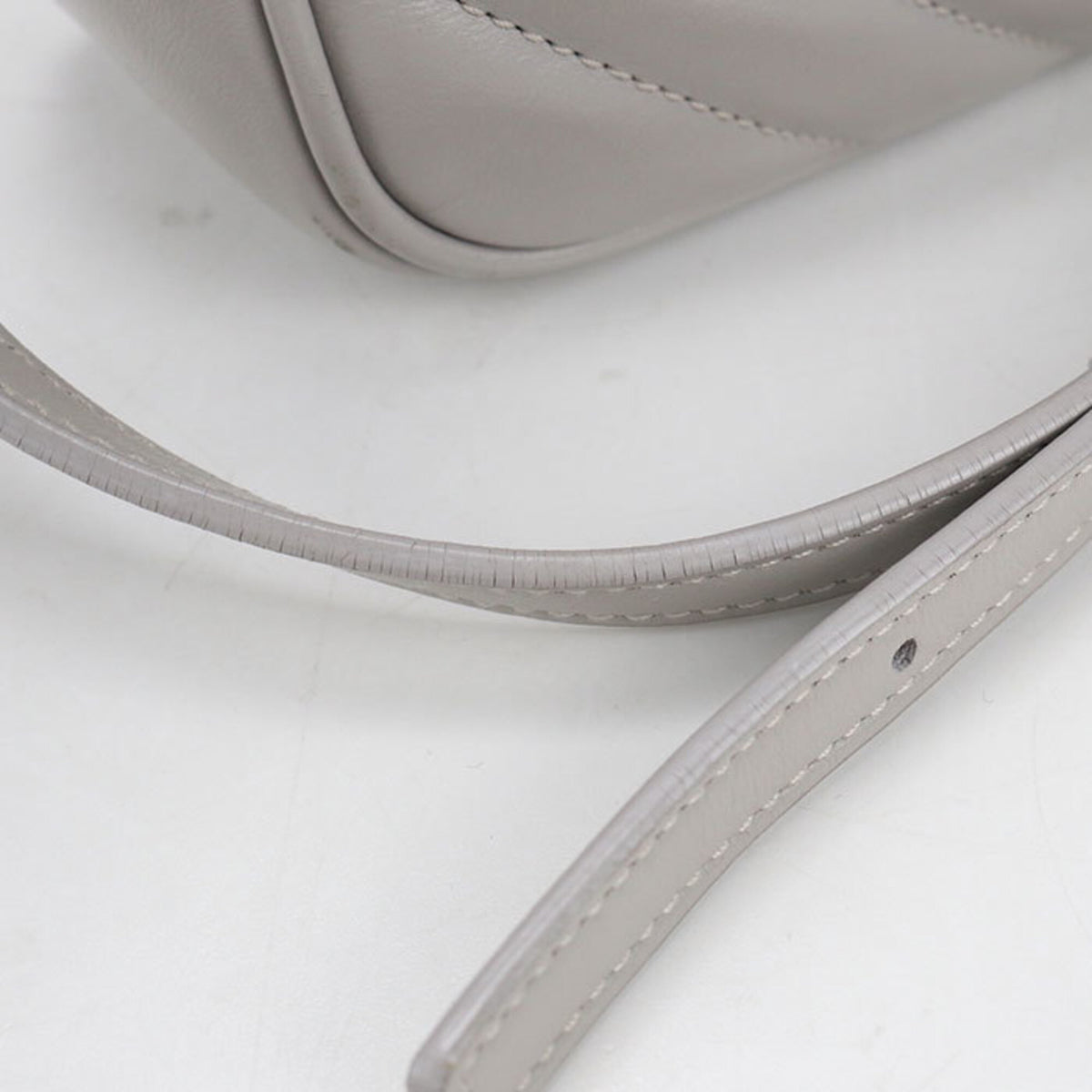 Saint Laurent Gray Leather Shoulder Bag (Pre-Owned)