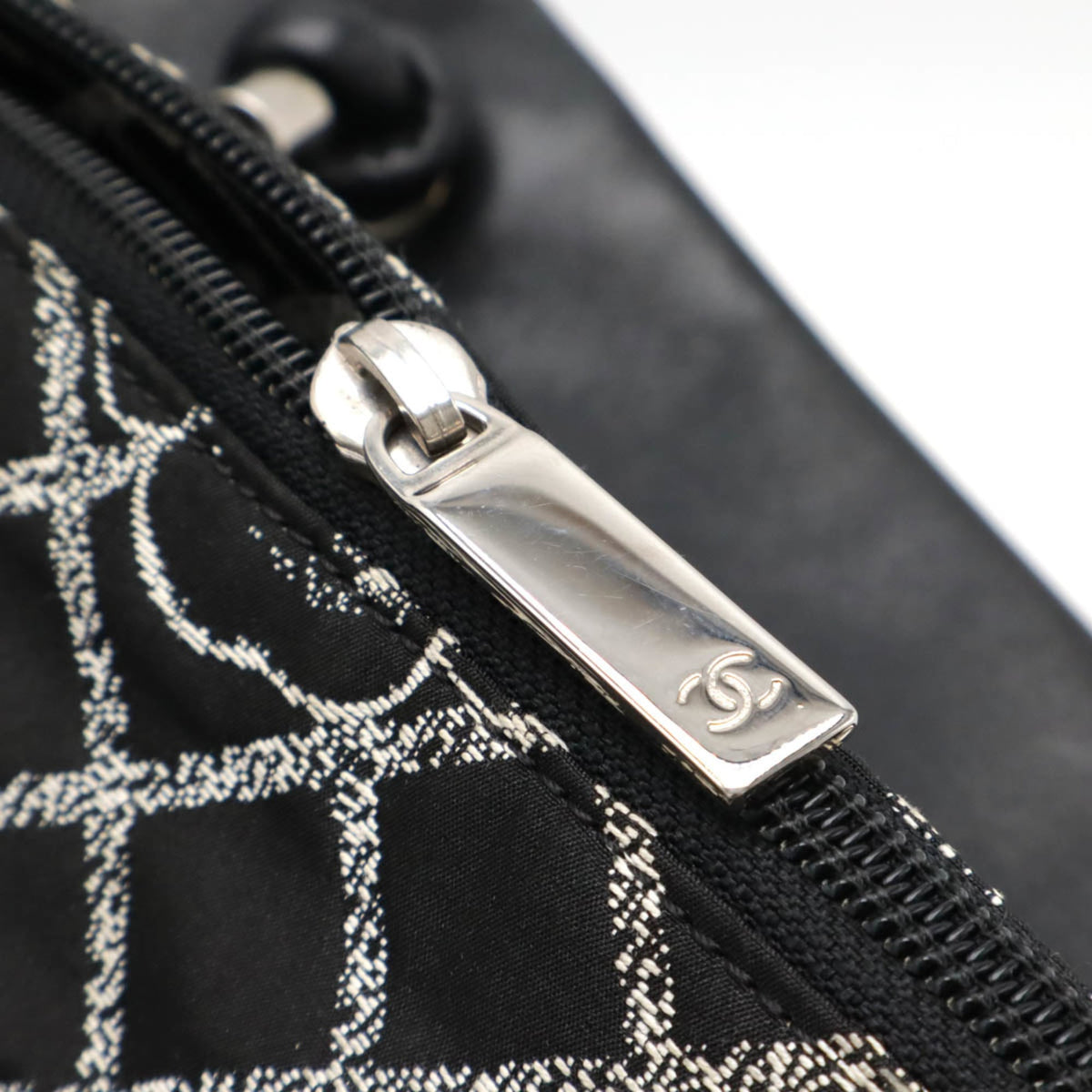 Chanel Black White Leather Shoulder Bag Tote Bag (Pre-Owned)
