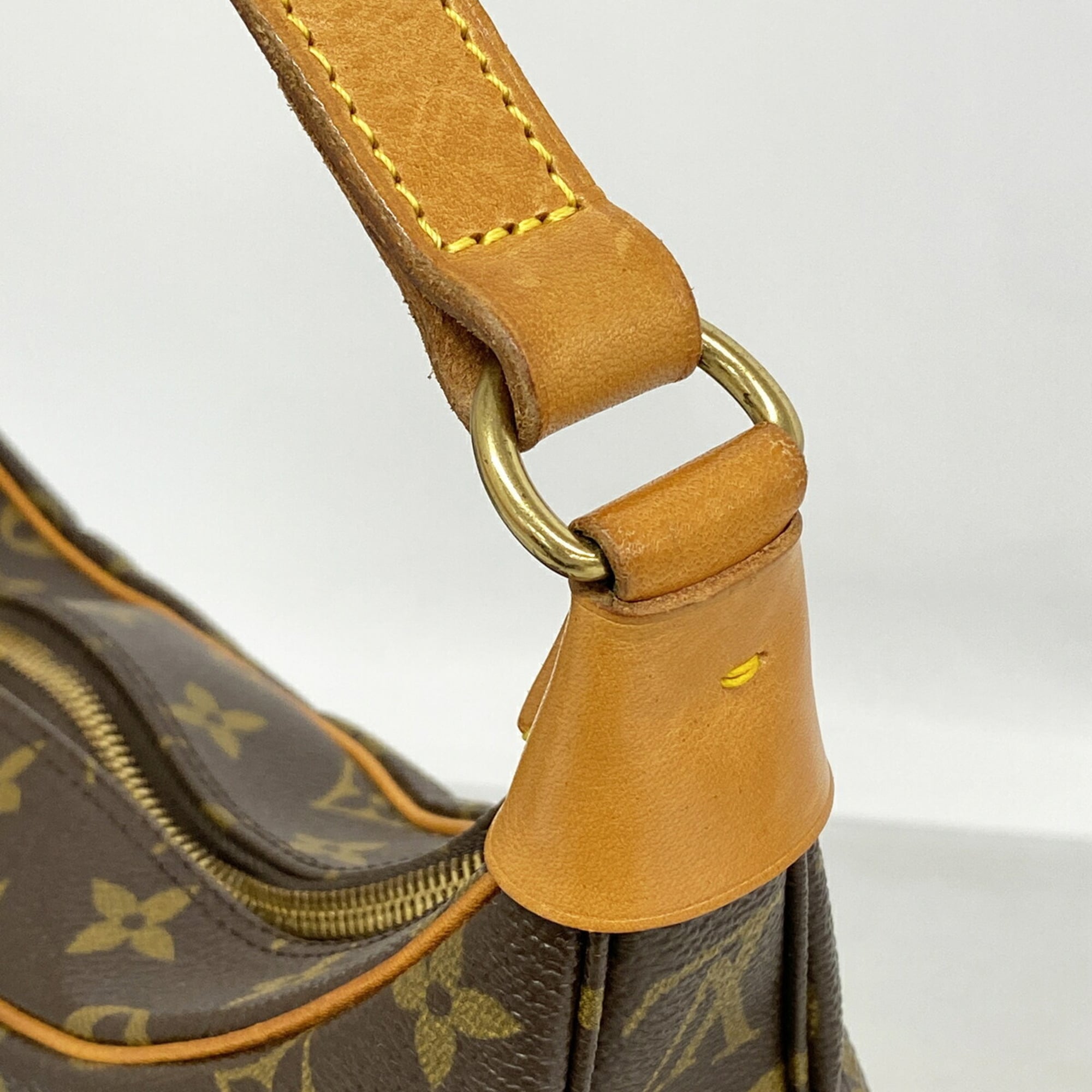 Louis Vuitton Brown Shoulder Bag (Pre-Owned)