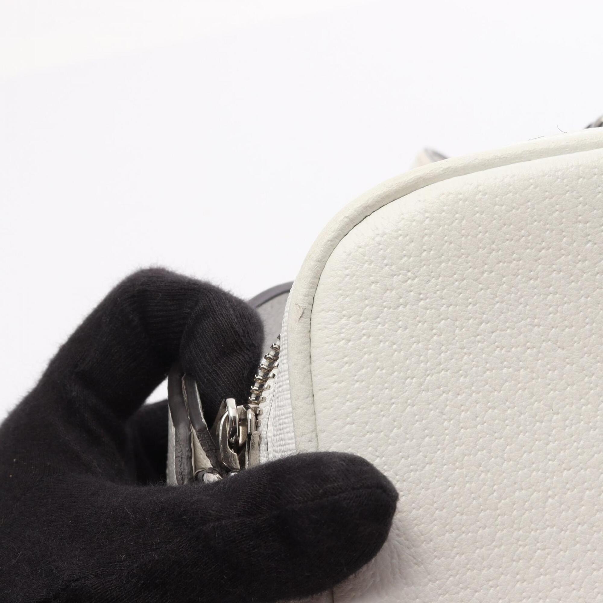 Gucci White Gg Supreme Leather Handbag Shoulder Bag (Pre-Owned)