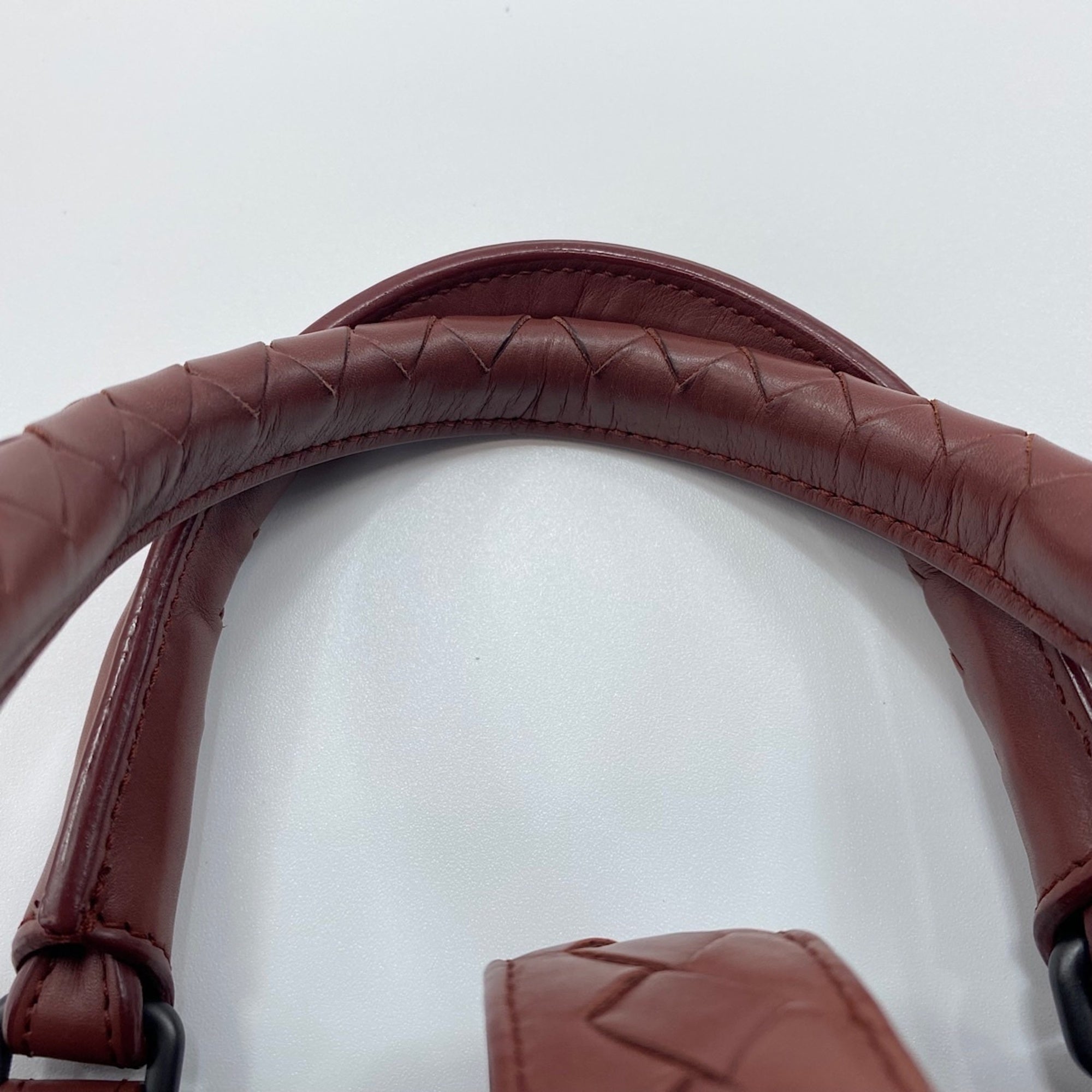 Bottega Veneta Intrecciato Wine Intrecciato Handbag (Pre-Owned)