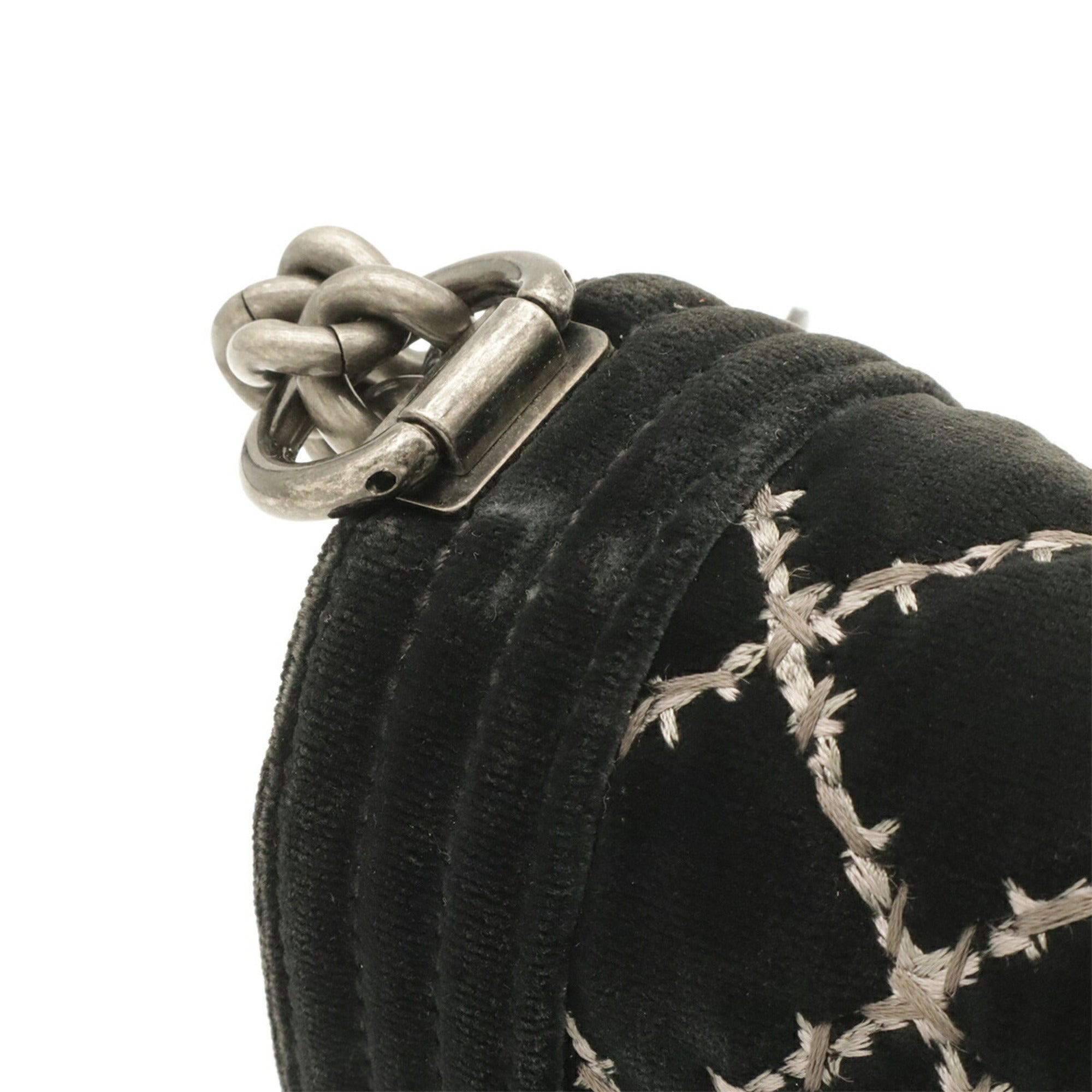 Chanel Black Leather Shoulder Bag (Pre-Owned)