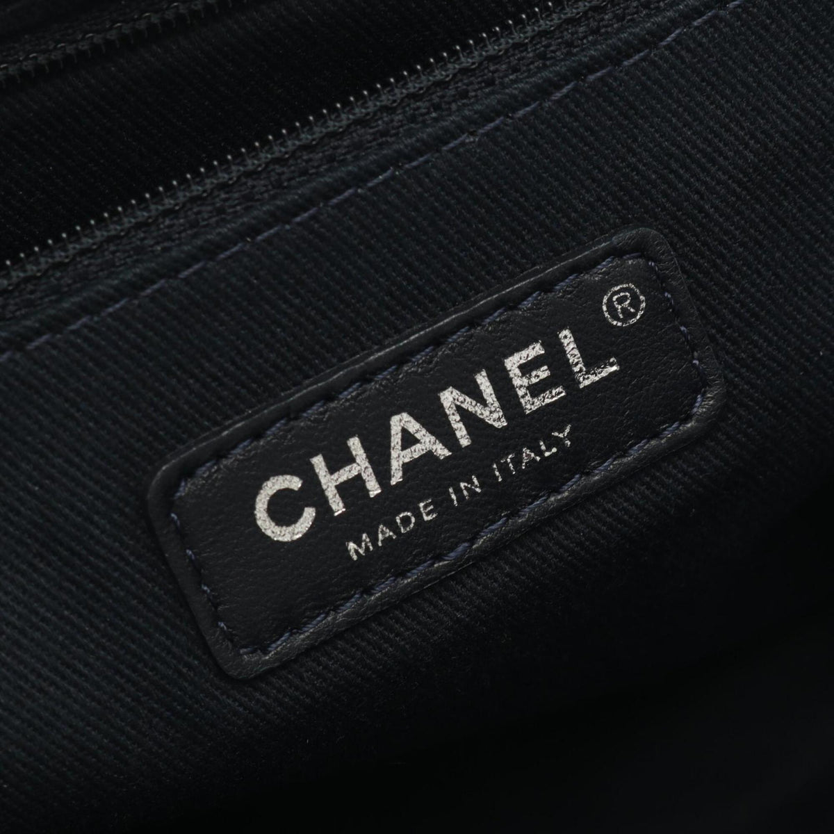 Chanel Navy White Leather Straw Handbag Tote Bag (Pre-Owned)
