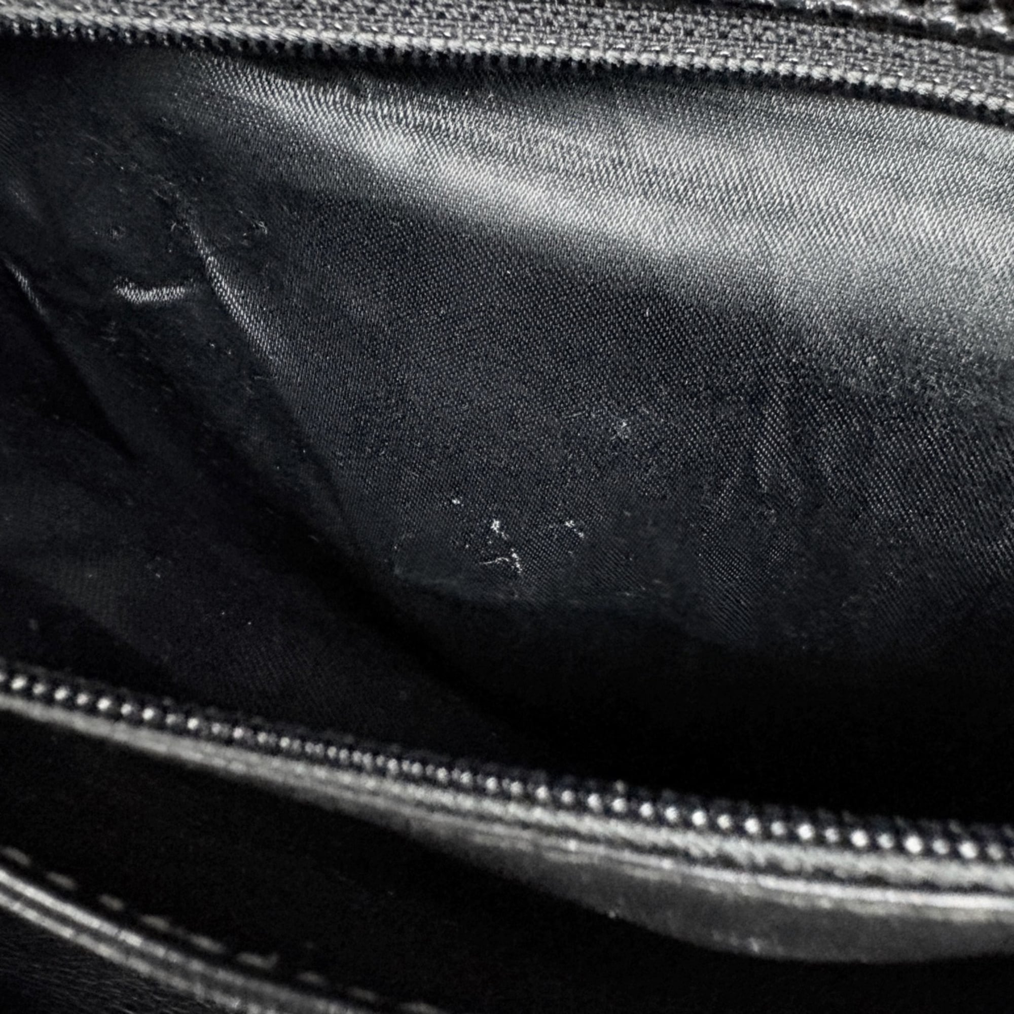 Chanel Matelasse Black Grained Calfskin Handbag (Pre-Owned)