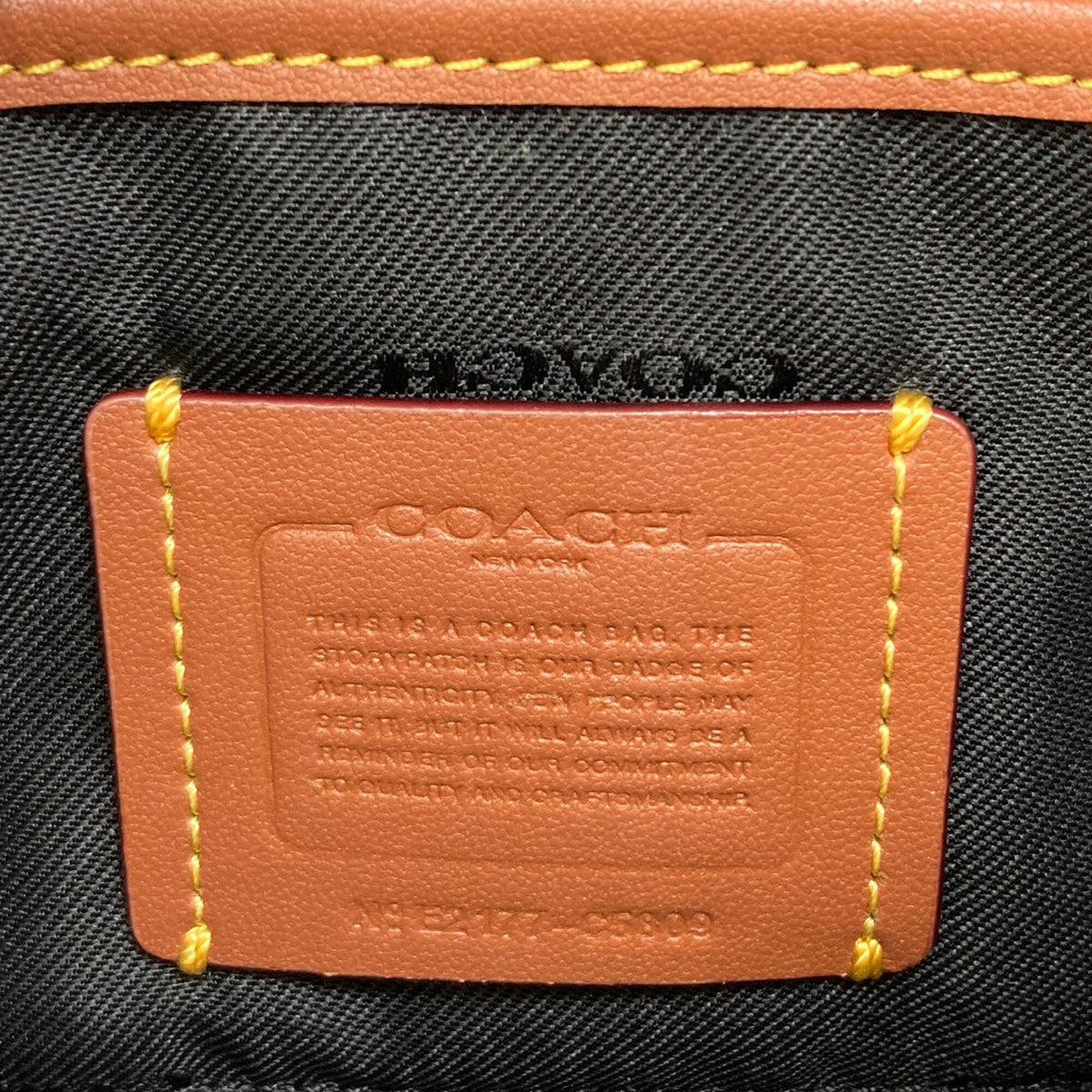 Coach Black Leather Shoulder Bag (Pre-Owned)