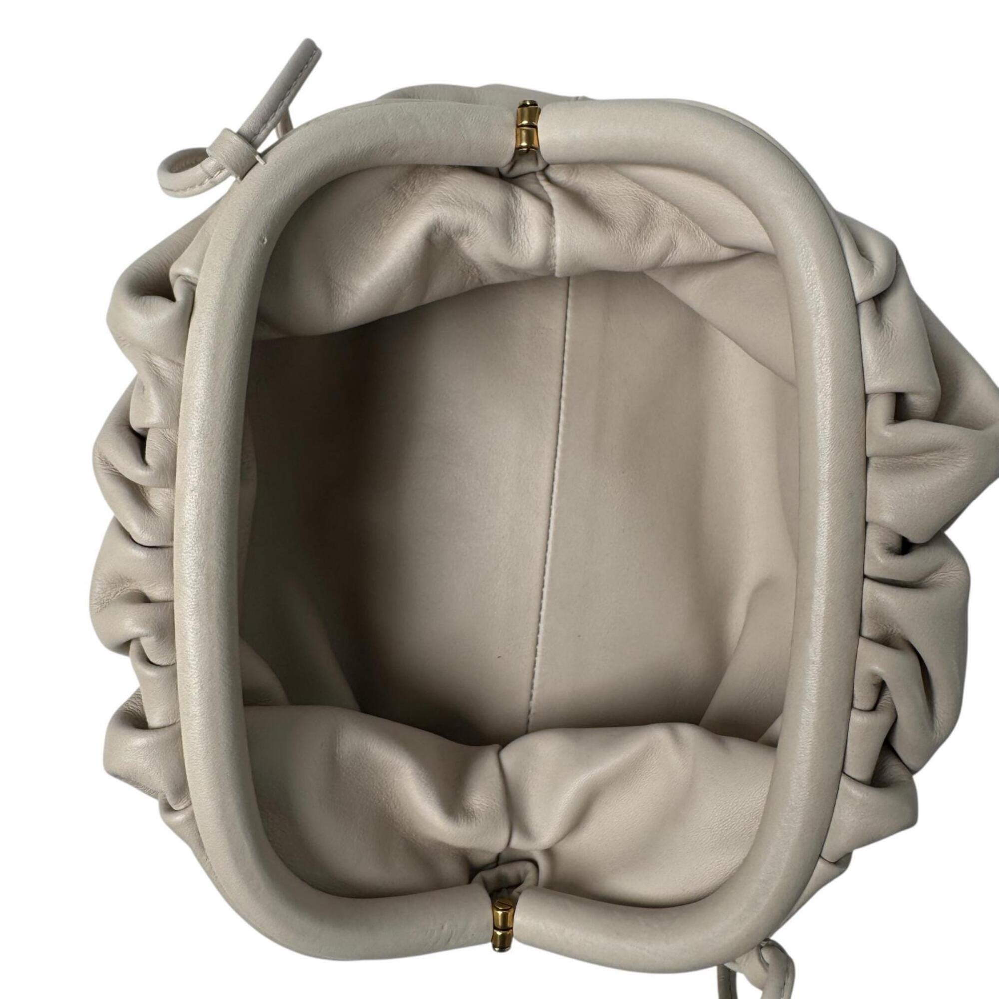 Bottega Veneta Ivory Leather Pouch Shoulder Bag (Pre-Owned)