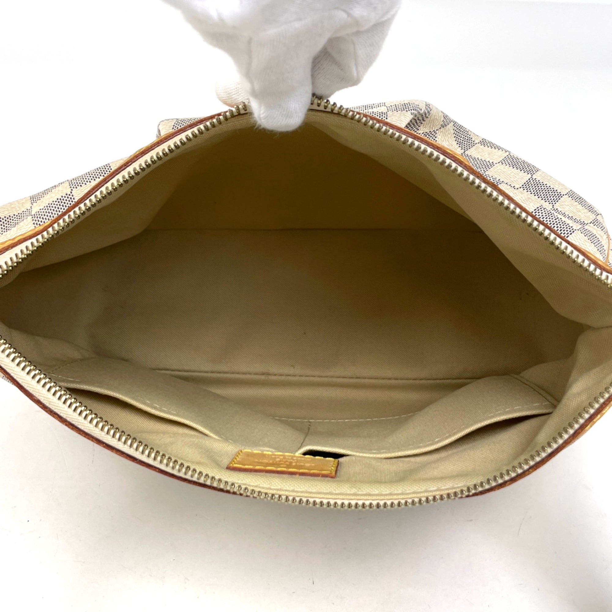 Louis Vuitton White Damier Azur Shoulder Bag (Pre-Owned)