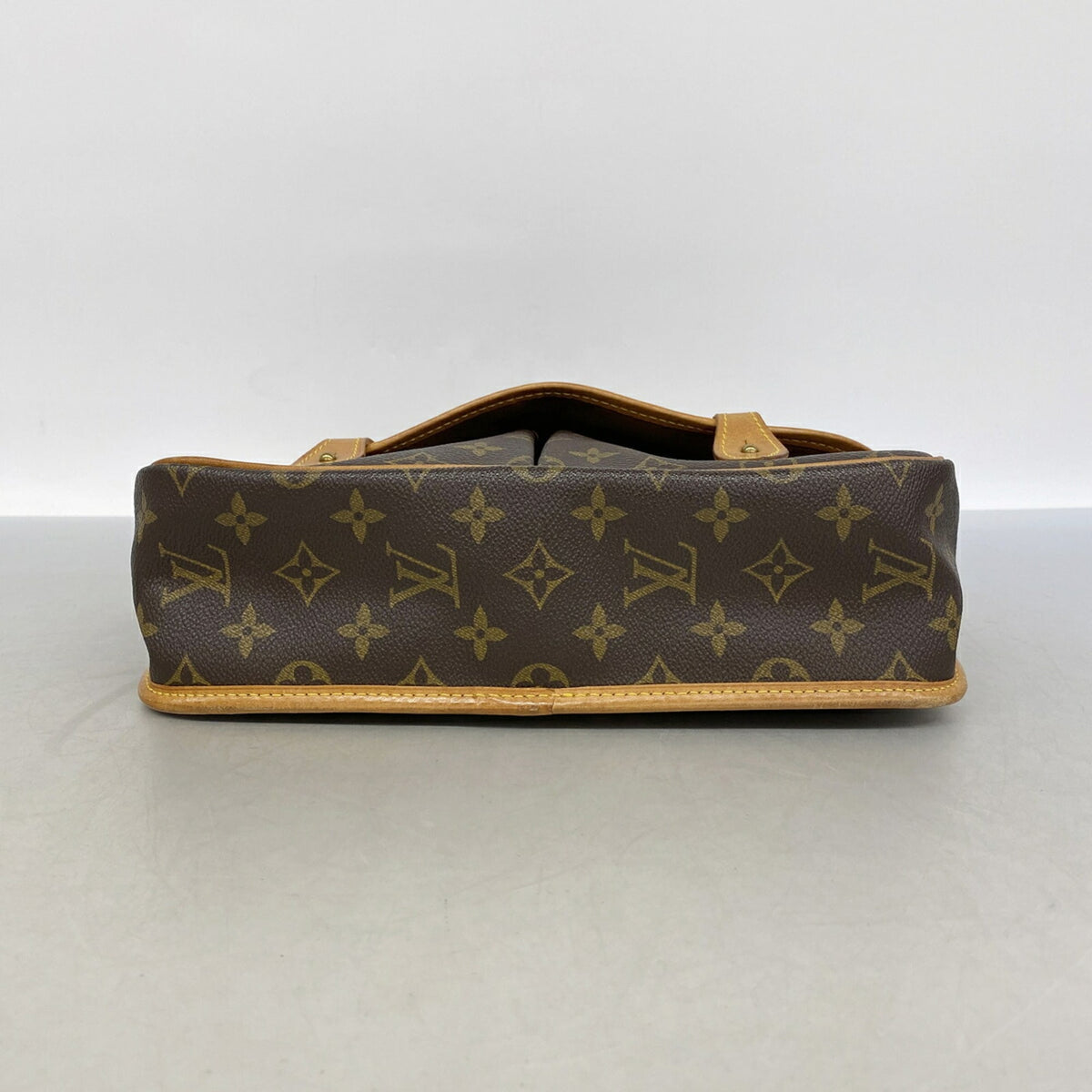 Louis Vuitton Brown Shoulder Bag (Pre-Owned)
